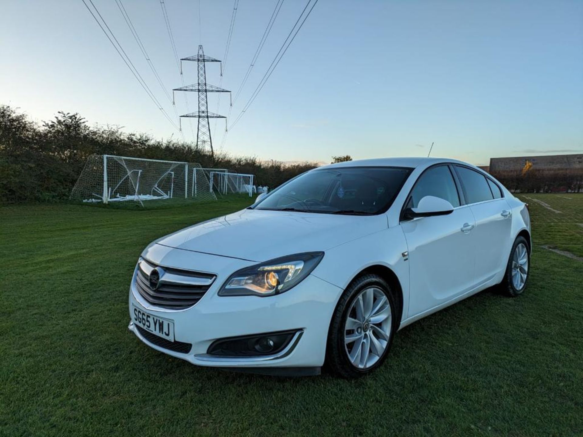 2015 VAUXHALL INSIGNIA SRI CDTI S/S WHITE HATCHBACK *NO VAT* - Image 4 of 30