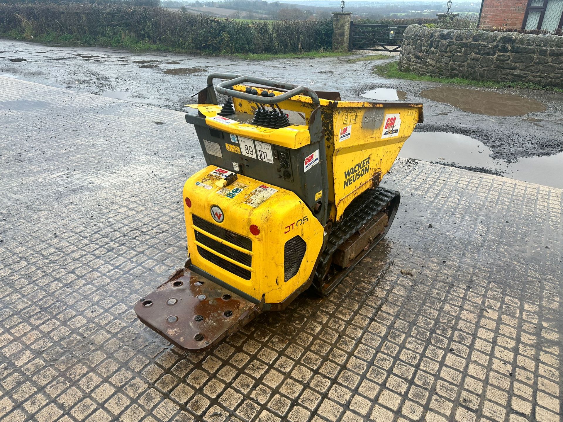 2016 WACKER NEUSON DT05D 500KG DIESEL TRACKED PEDESTRIAN DUMPER *PLUS VAT* - Image 3 of 11