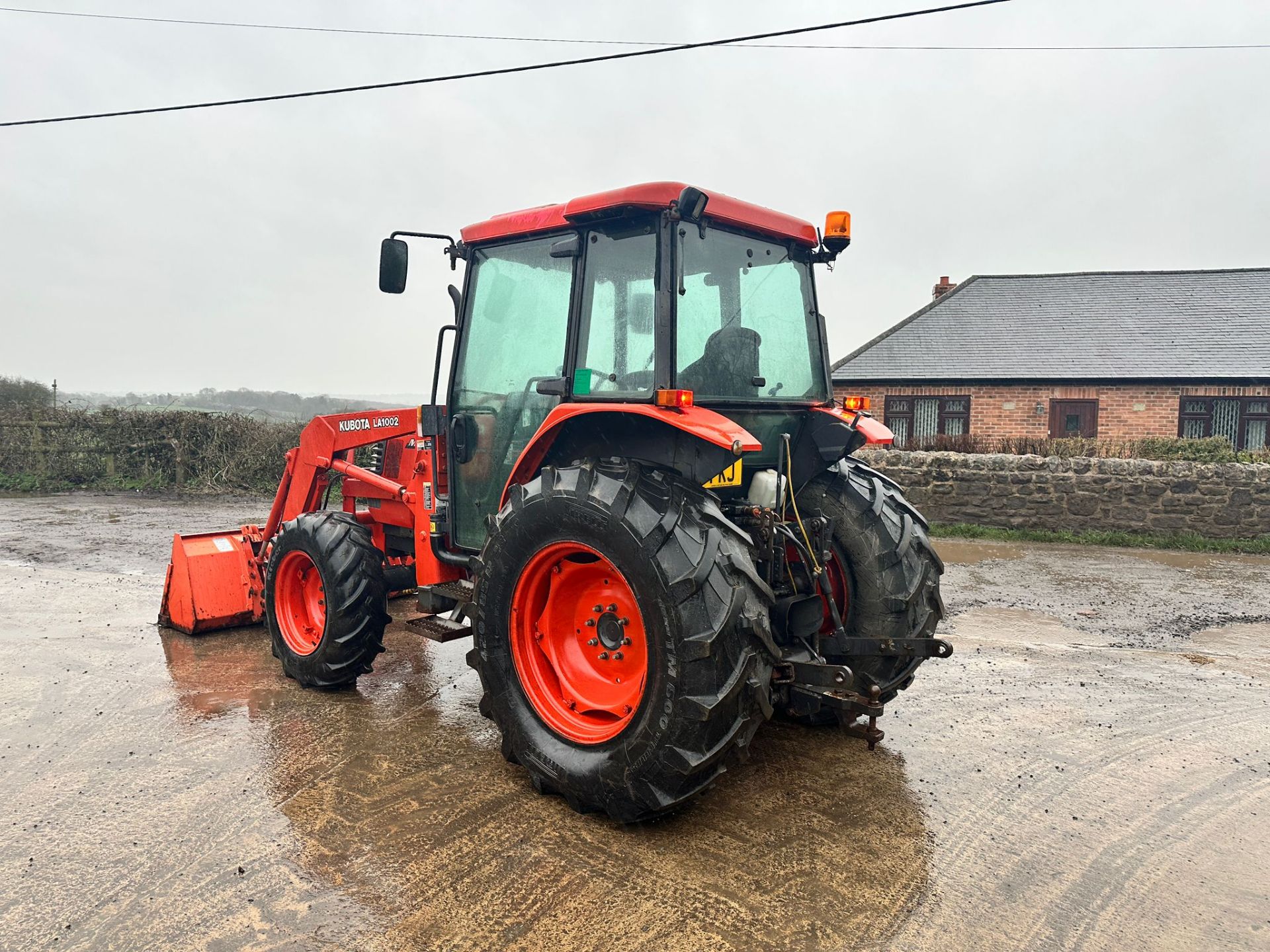 56 Reg. Kubota ME5700 4WD Tractor With Front Loader And Bucket *PLUS VAT* - Image 3 of 29