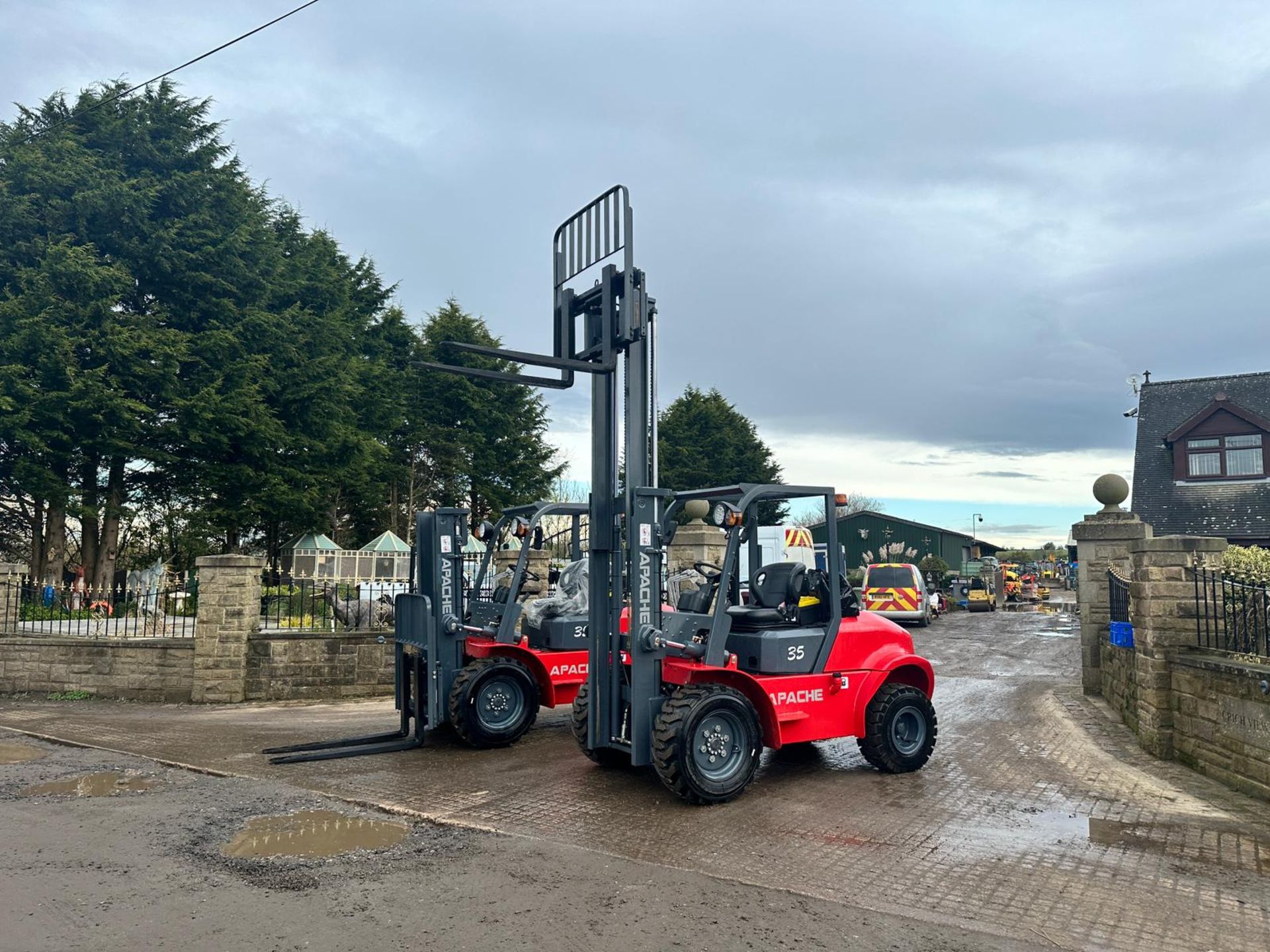 NEW/UNUSED 2023 APACHE CPC35 3.5 TON DIESEL ROUGH TERRAIN FORKLIFT *PLUS VAT* - Image 3 of 20