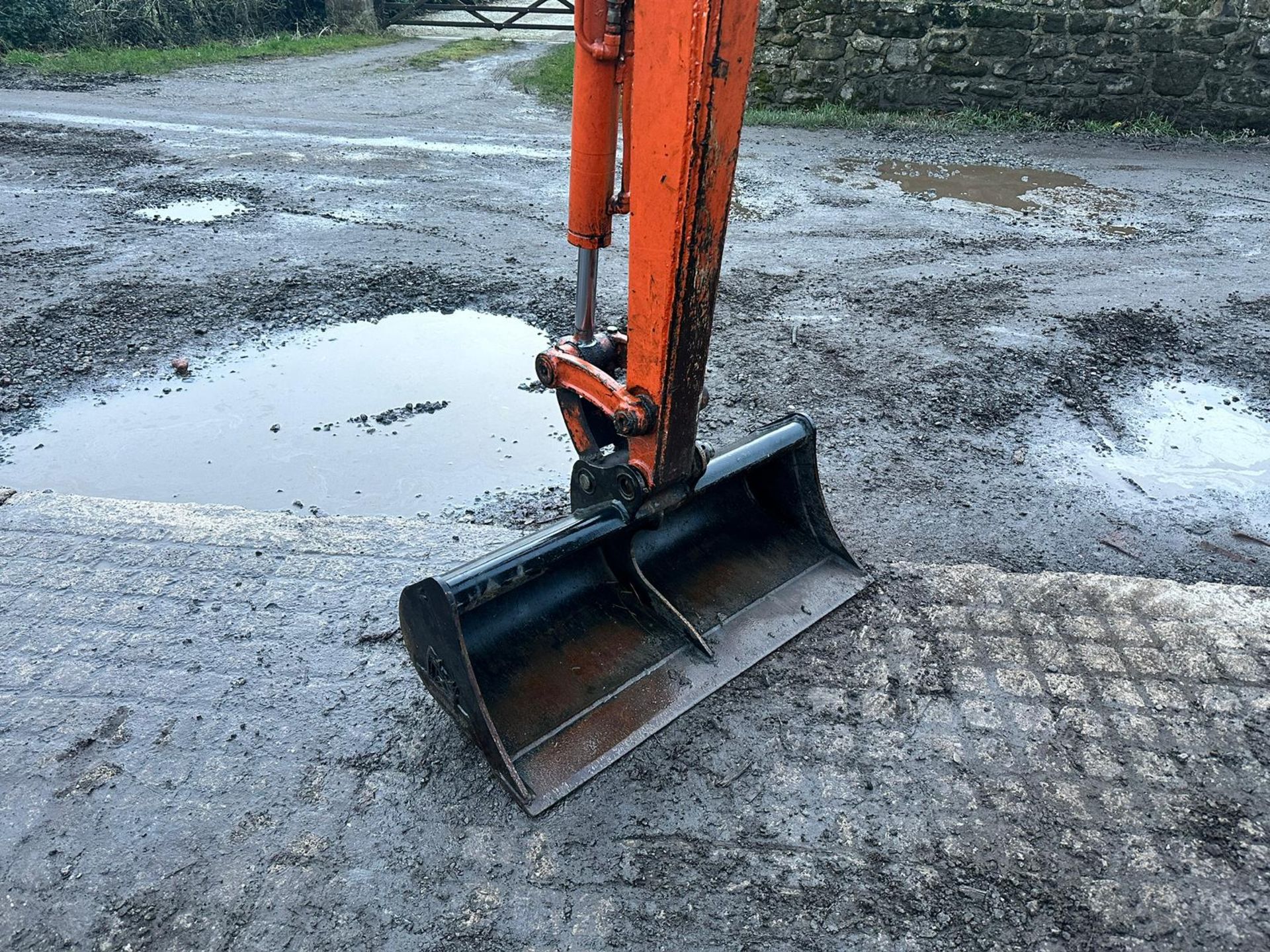 HITACHI EX20U MINI EXCAVATOR *PLUS VAT* - Image 8 of 20