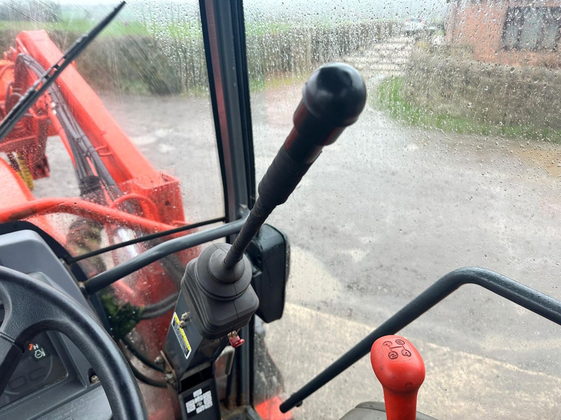 56 Reg. Kubota ME5700 4WD Tractor With Front Loader And Bucket *PLUS VAT* - Image 28 of 29