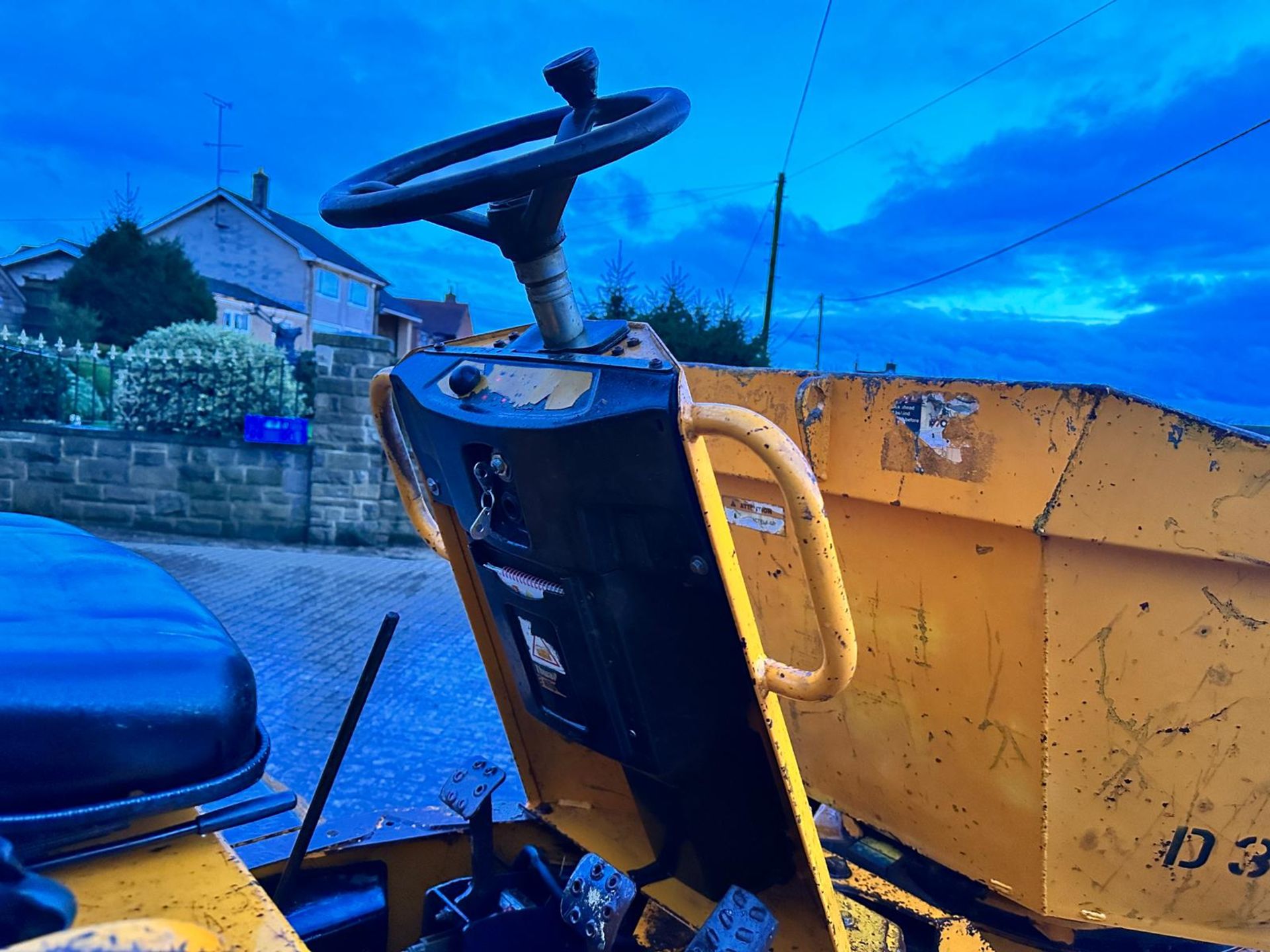 2010 THWAITES 3 TON SWIVEL SKIP DUMPER *PLUS VAT* - Image 15 of 16