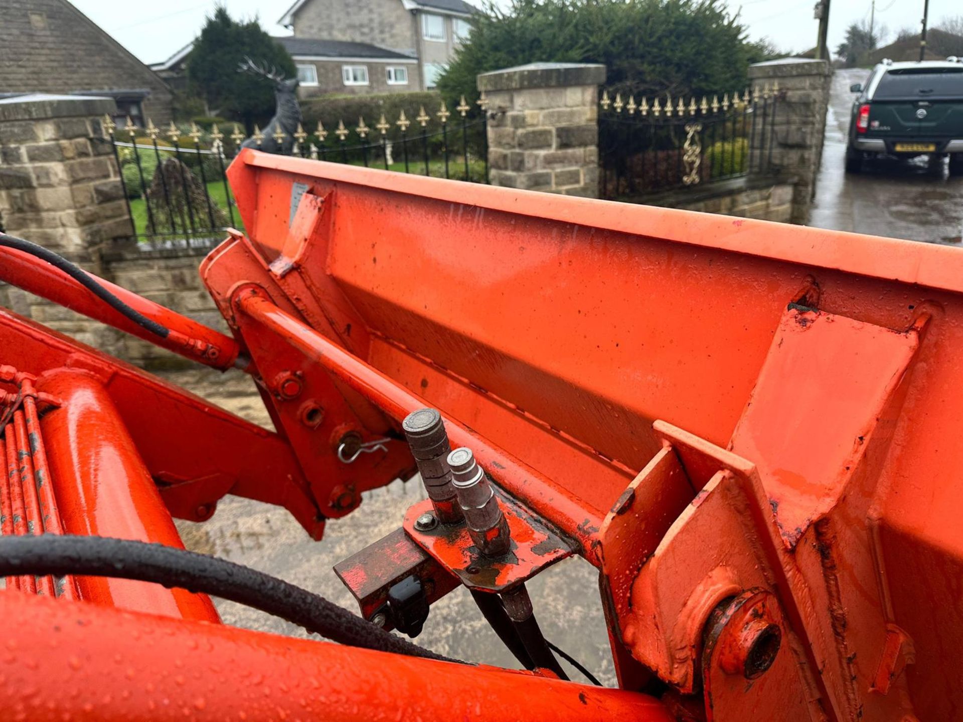 56 Reg. Kubota ME5700 4WD Tractor With Front Loader And Bucket *PLUS VAT* - Image 27 of 29