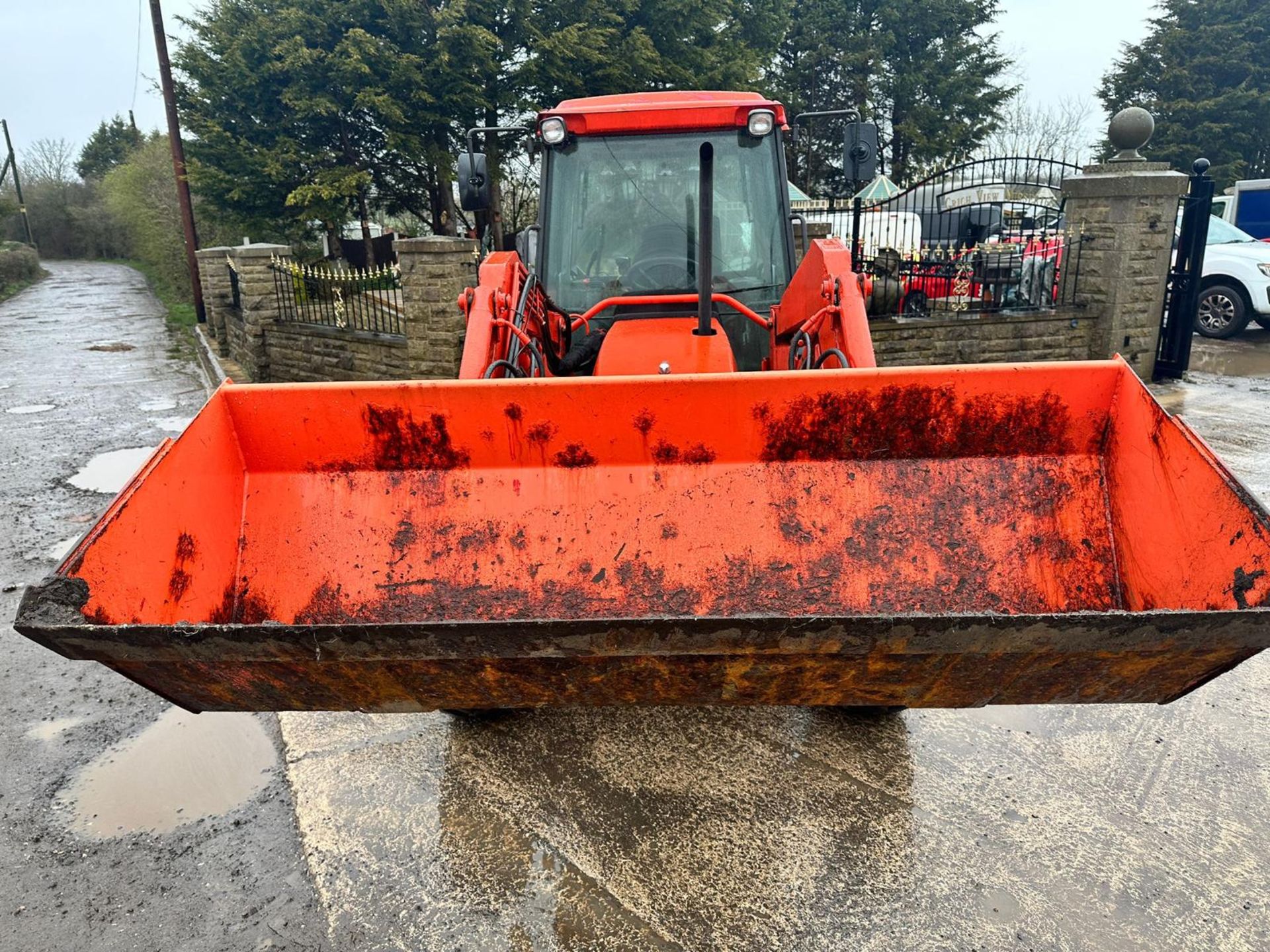 56 Reg. Kubota ME5700 4WD Tractor With Front Loader And Bucket *PLUS VAT* - Image 26 of 29