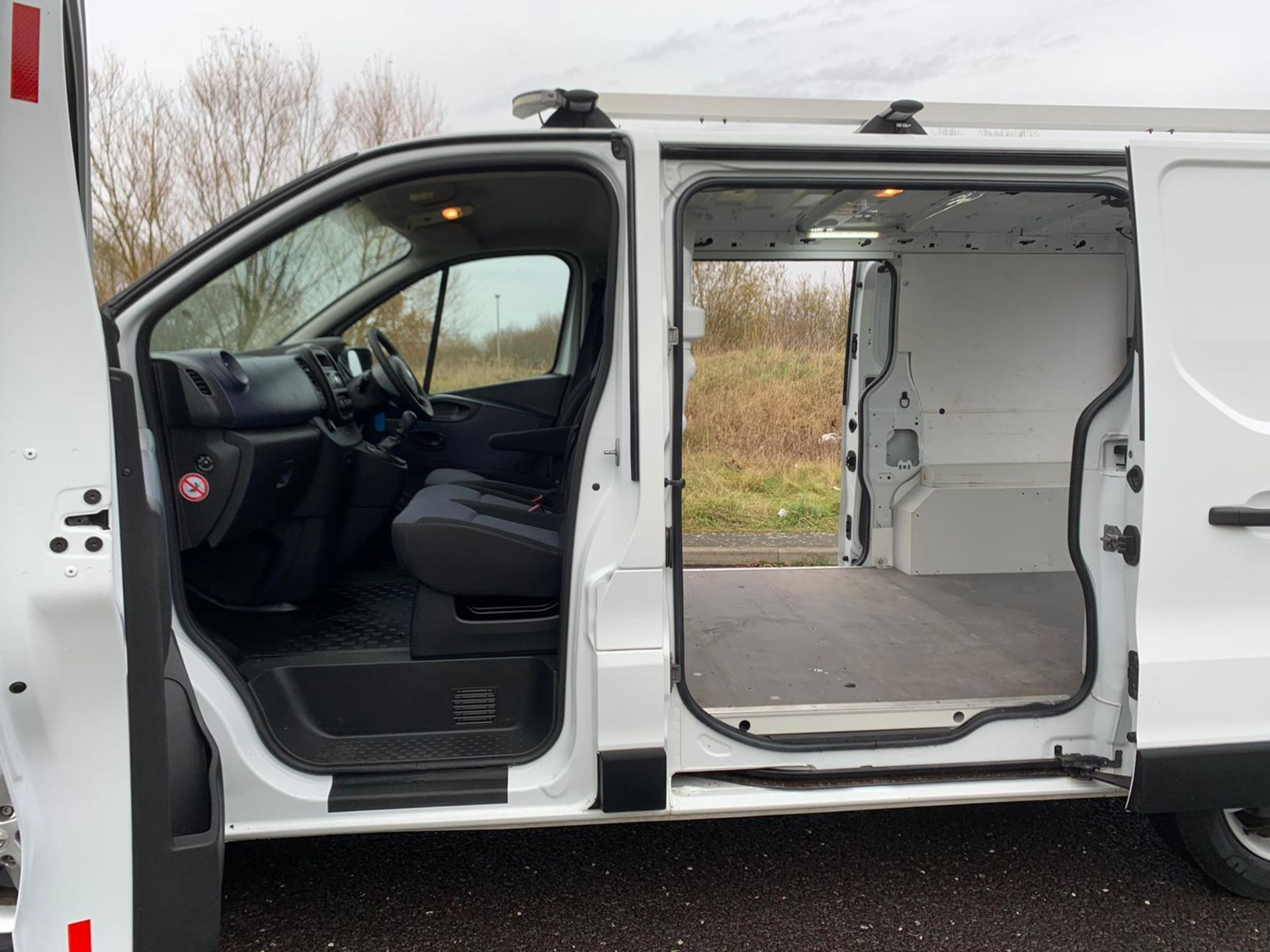 2014/64 REG VAUXHALL VIVARO 2900 CDTI ECOFLEX 1.6 DIESEL PANEL VAN, SHOWING 1 FORMER KEEPER *NO VAT* - Image 13 of 19