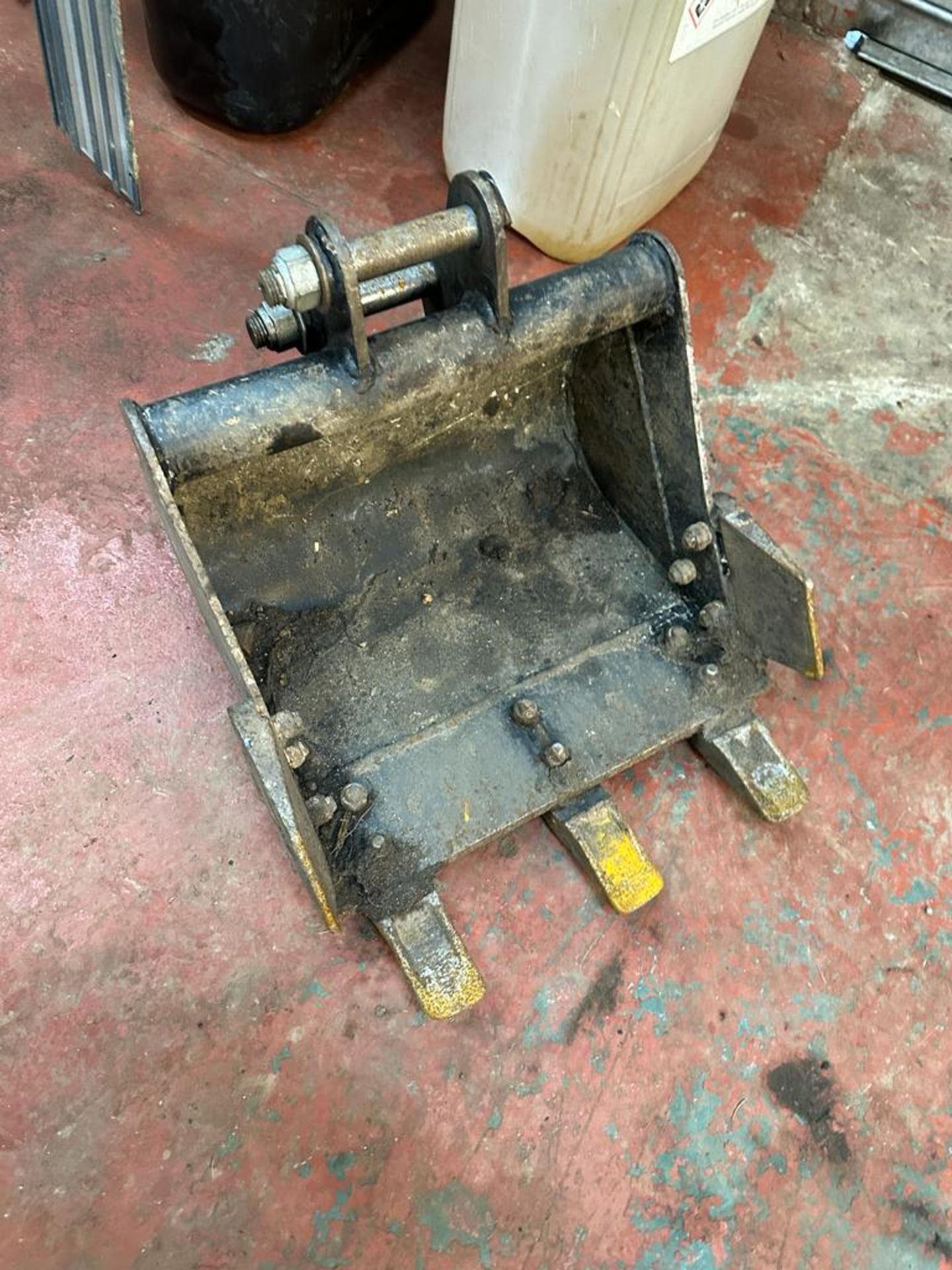 Rhino Mini Digger c/w 2 Buckets *NO VAT* - Image 11 of 13