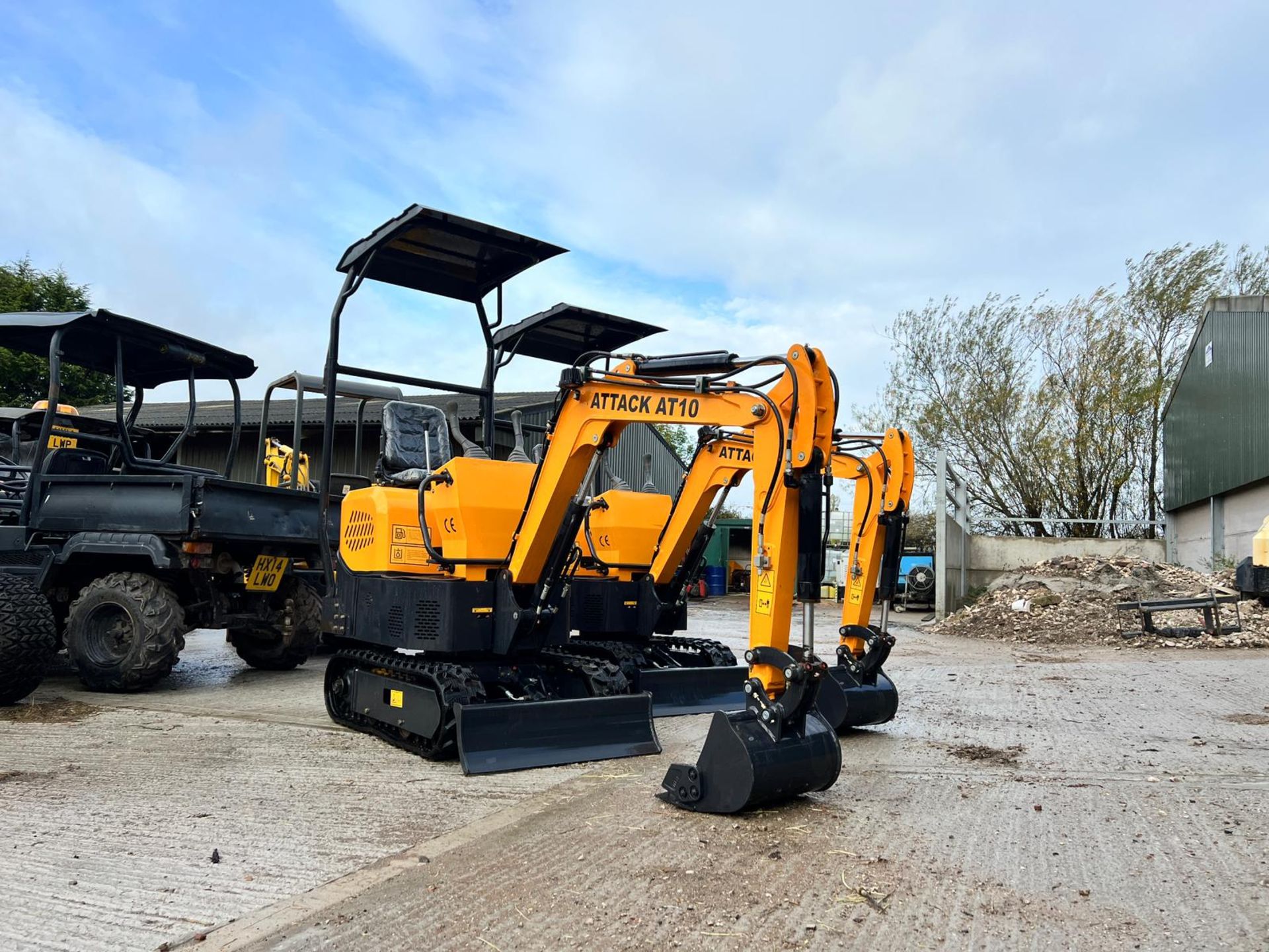 Unused Attack AT10 1 Ton Mini Digger With Blade - Runs Drives And Digs *PLUS VAT* - Image 2 of 17