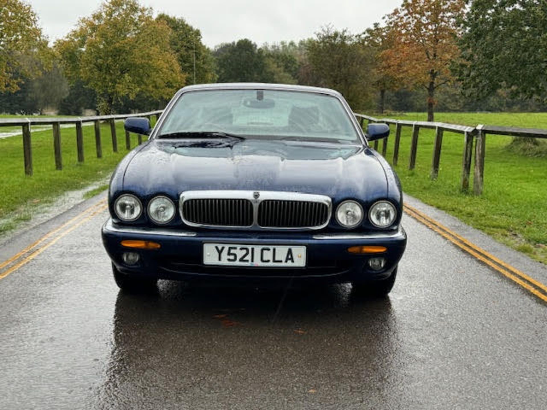 2001 JAGUAR XJ EXECUTIVE AUTO BLUE SALOON *NO VAT* - Image 2 of 11