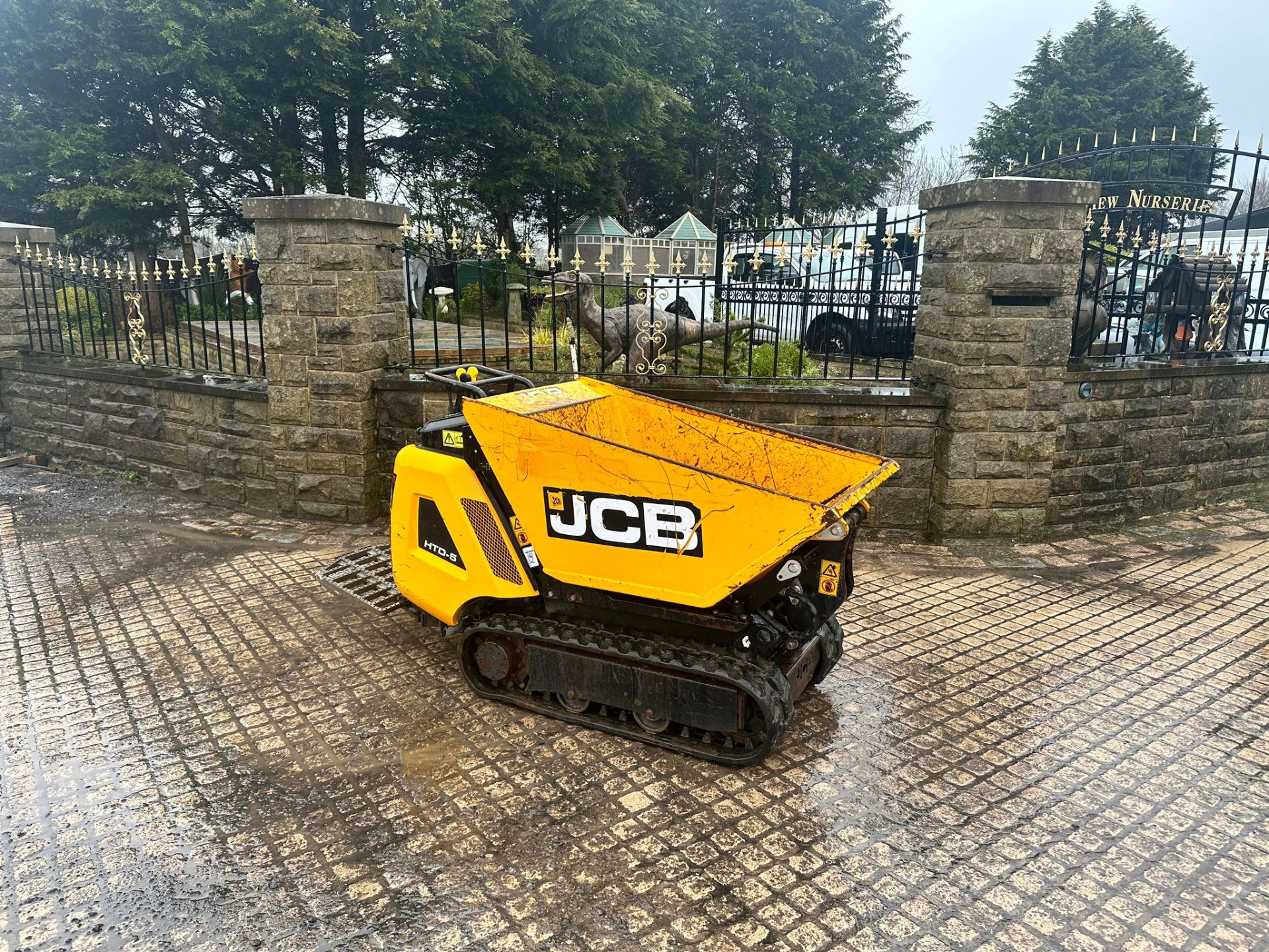 2022 JCB HTD-5 DIESEL TRACKED PEDESTRIAN HIGH TIP DUMPER WITH STEP *PLUS VAT*