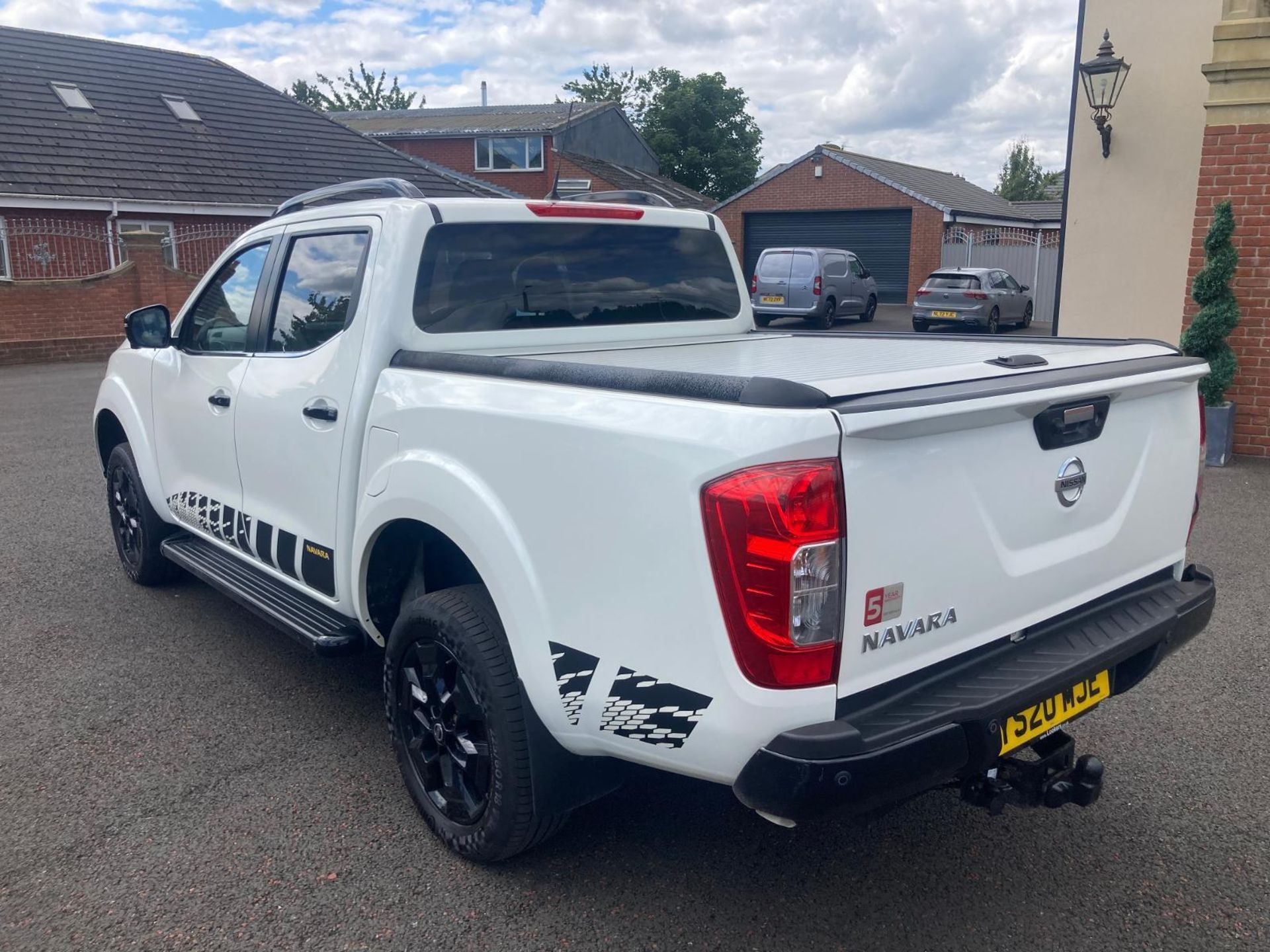 2020 NISSAN NAVARA N-GUARD DCI AUTO WHITE PICK UP *PLUS VAT* - Image 3 of 9