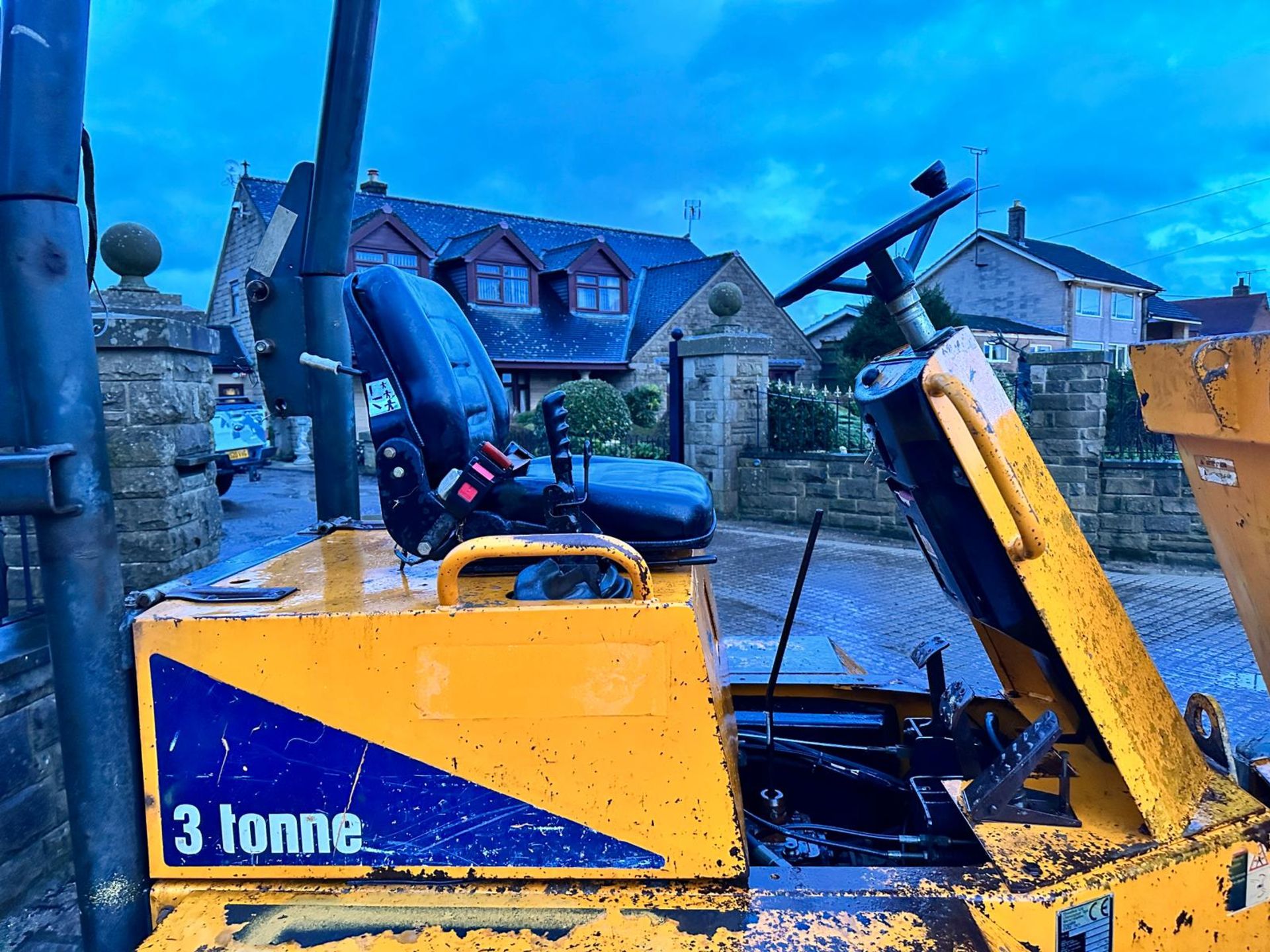 2010 THWAITES 3 TON SWIVEL SKIP DUMPER *PLUS VAT* - Image 13 of 16