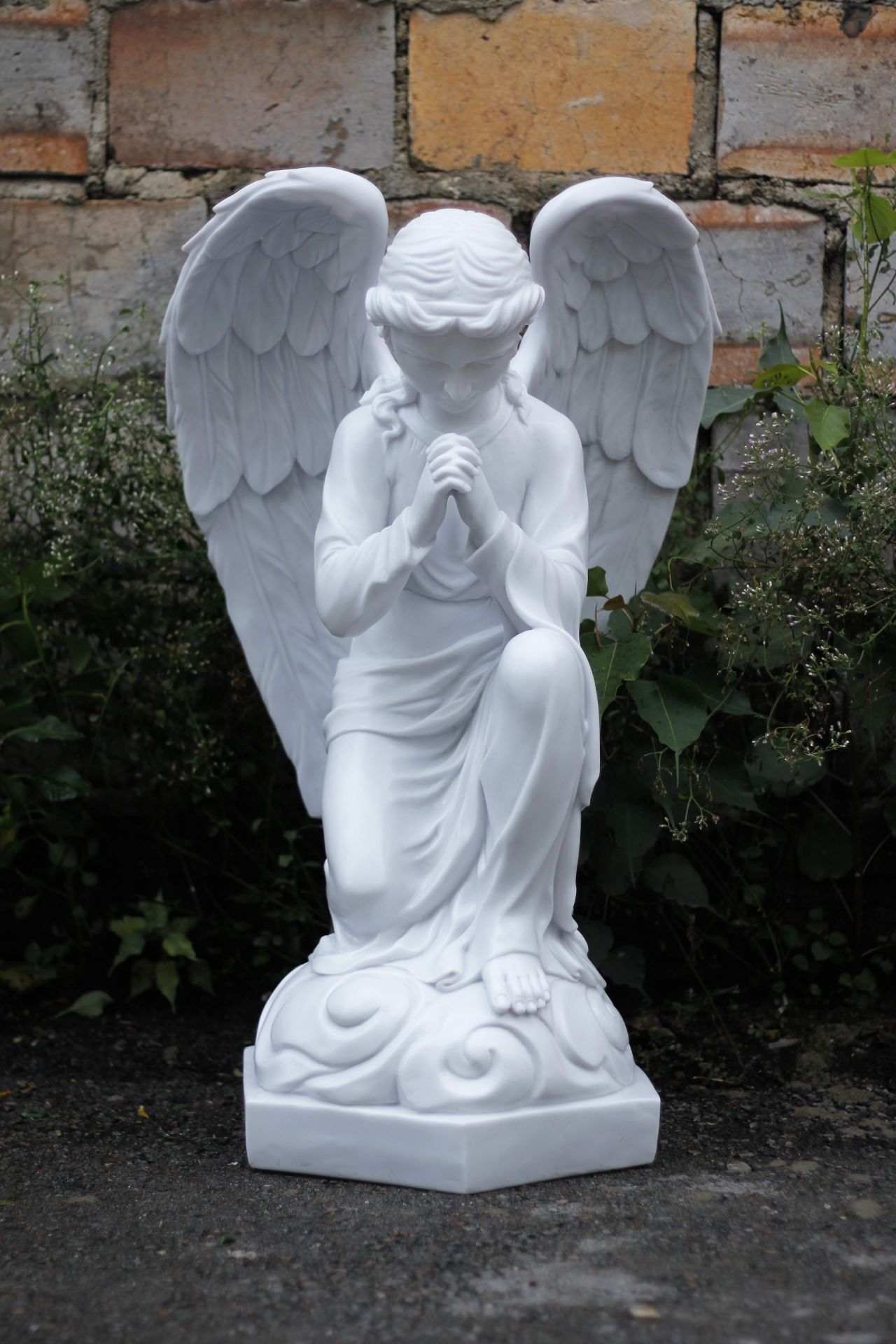 Stunning Dinova Praying Angel Statue WH *PLUS VAT*