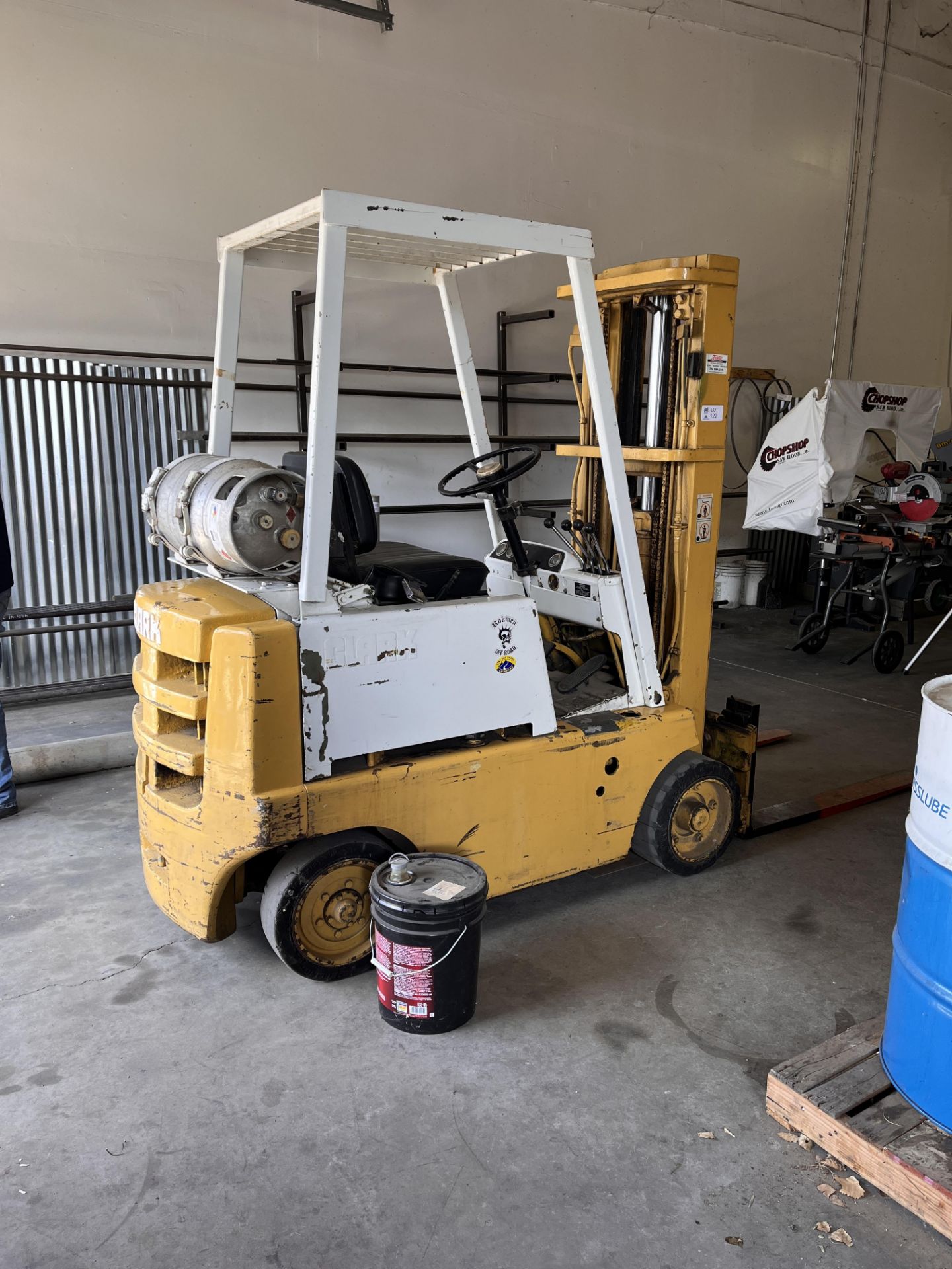 Clark C300 Forlift, 3300 lbs, Propane, Solid Tire, Side Shift