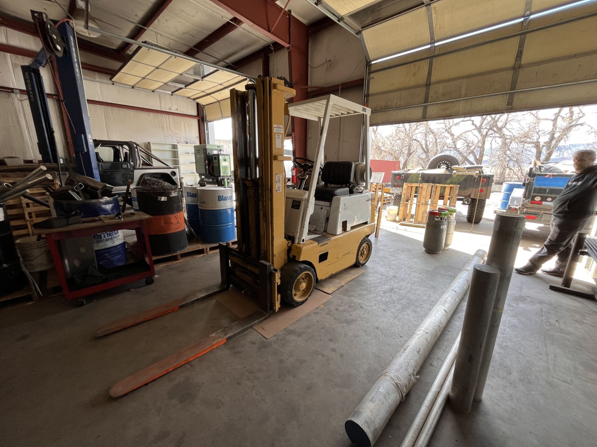 Clark C300 Forlift, 3300 lbs, Propane, Solid Tire, Side Shift - Image 5 of 15