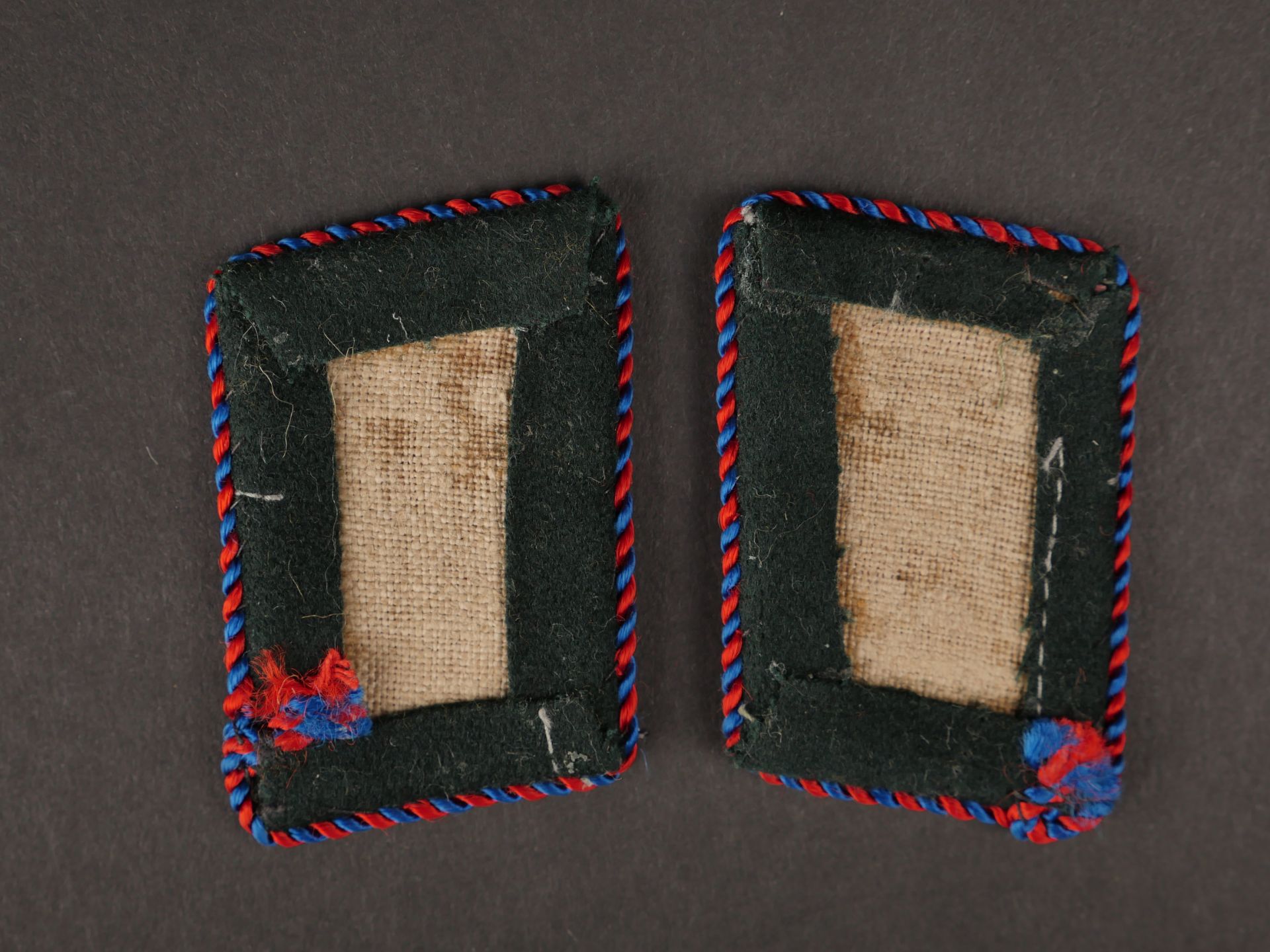 Patte de col. Collar tabs. - Image 3 of 3