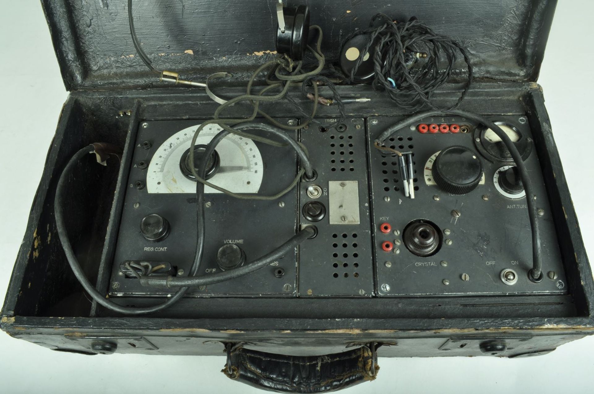 Valise Radio Clandestine S-90/40 de lÕAbwehr.  - Image 2 of 5
