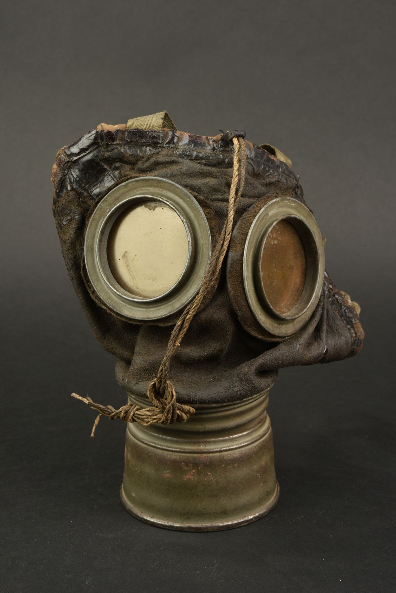 Masque anti-gaz allemand WWI. WWI German anti-gas mask. - Image 3 of 5