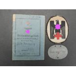 Insignes et Soldbuch DRK. Insignia and Soldbuch DRK.