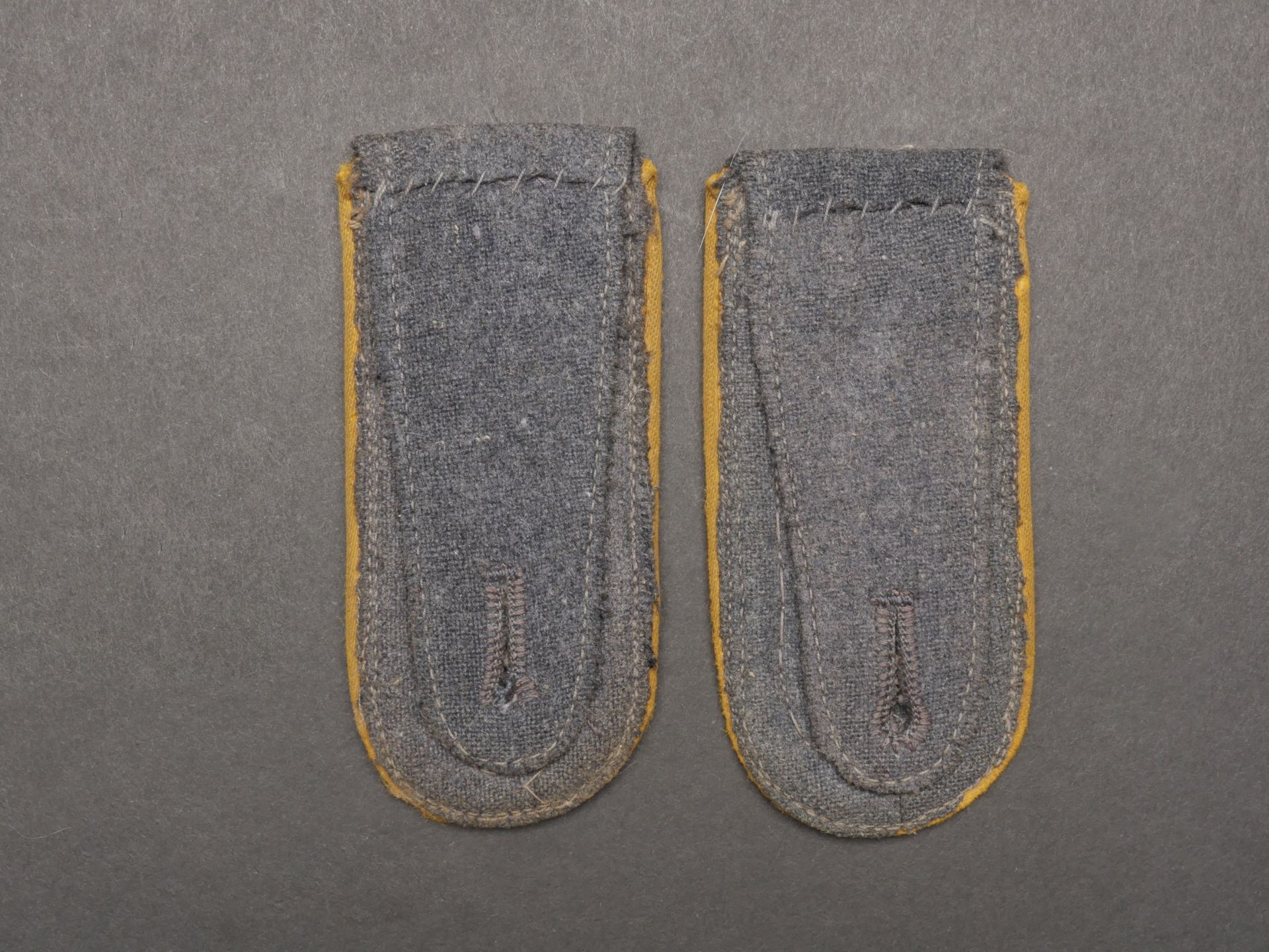 Pattes d epaule du personnel parachutiste. Parachute personnel shoulder straps - Image 3 of 5