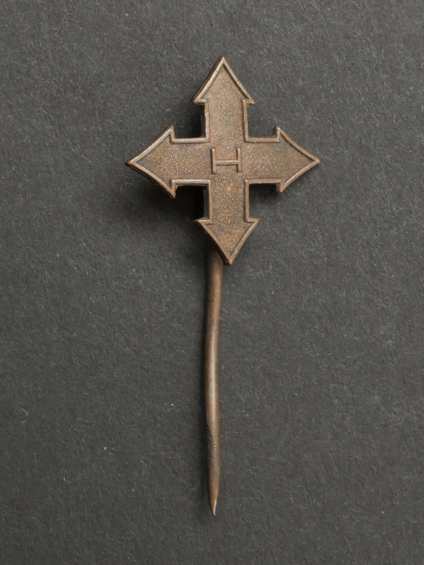 Insigne des croix flechees hongrois. Hungarian Arrow Cross badge.