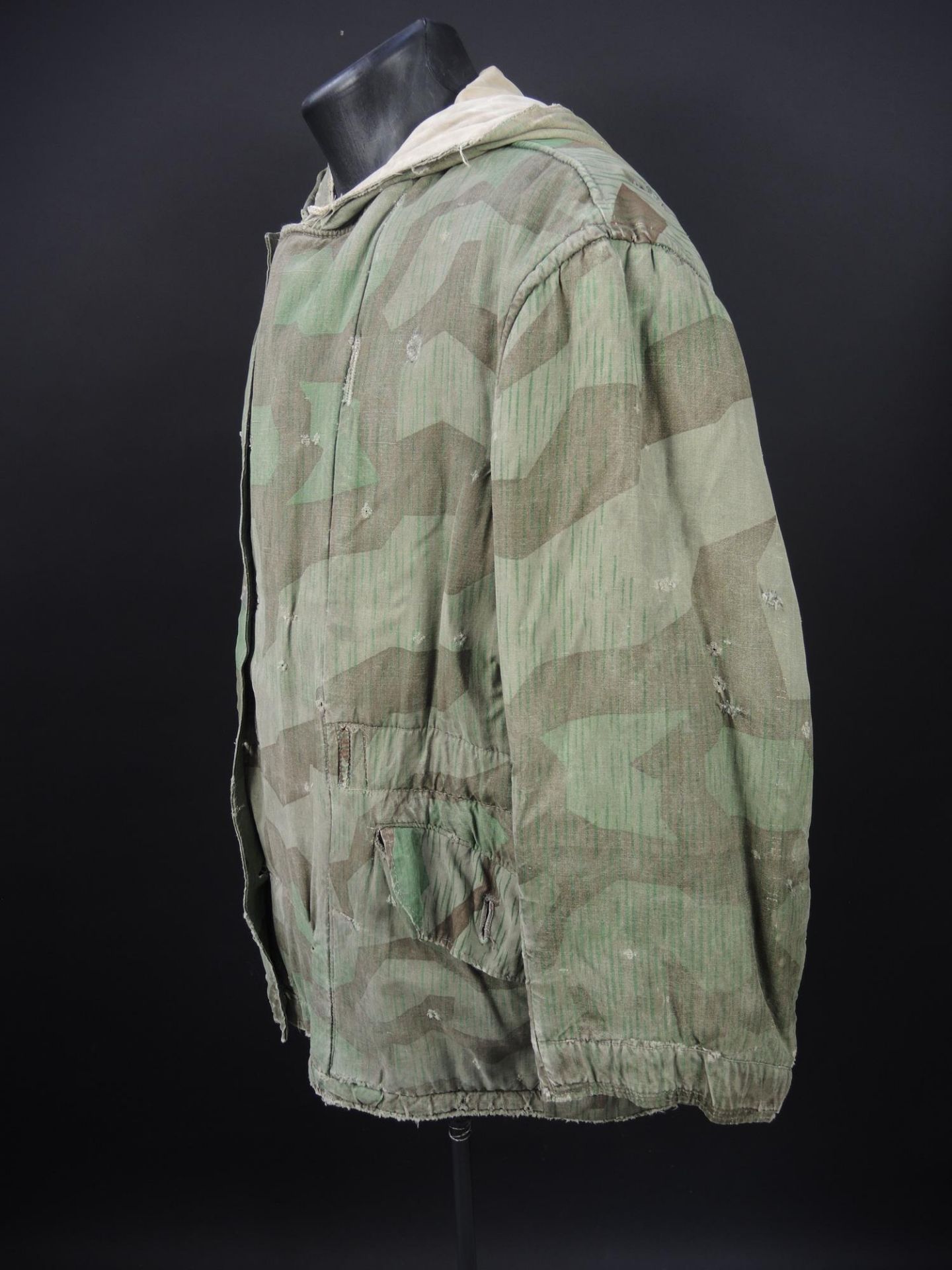 Parka camoufle. Camouflaged parka. - Bild 2 aus 5