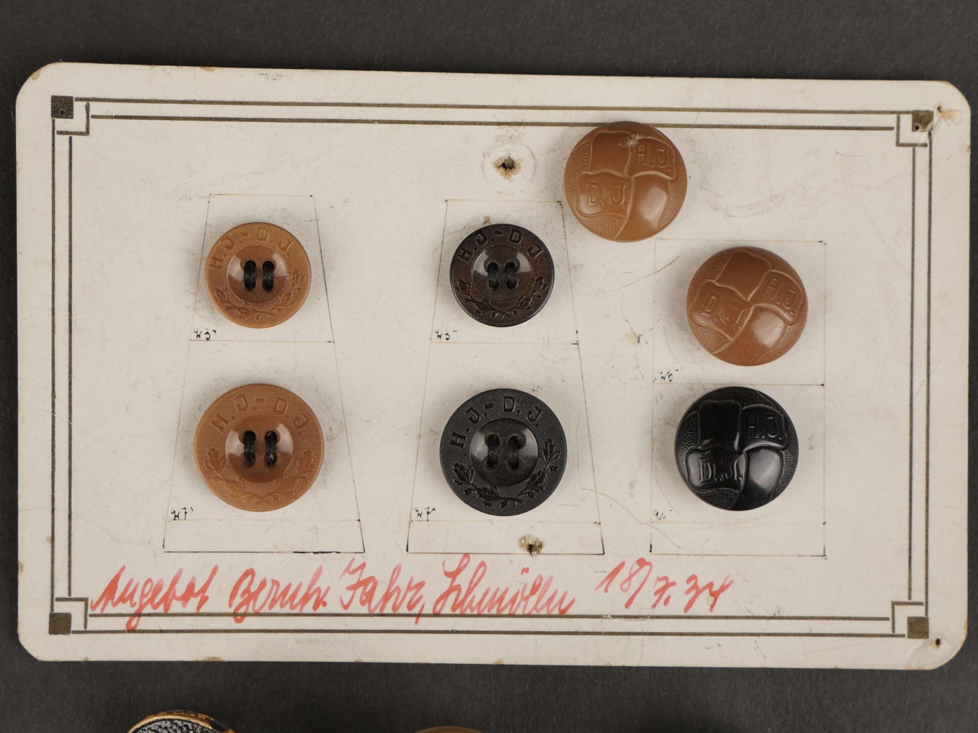 Lot de boutons HJ. Set of HJ buttons.  - Image 4 of 5