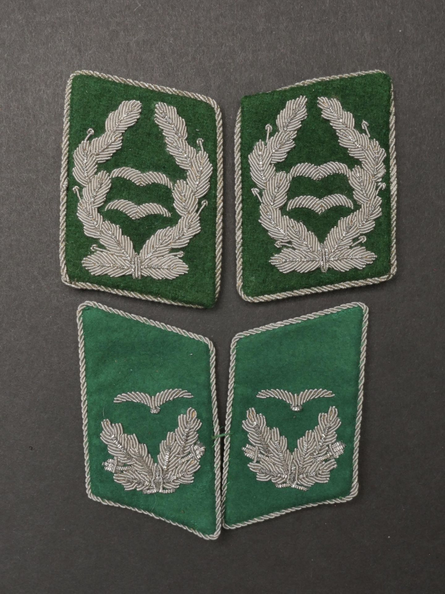 Pattes de col Felddivision. Felddivision collar tabs. 