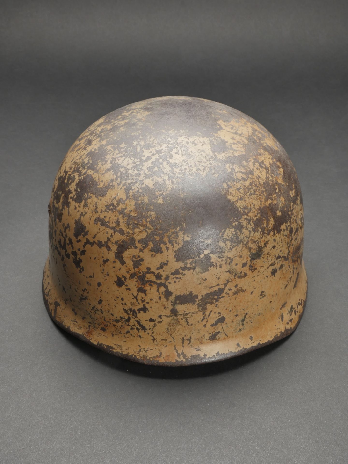 Casque de parachutiste camoufle. Camouflaged paratrooper helmet - Image 3 of 5