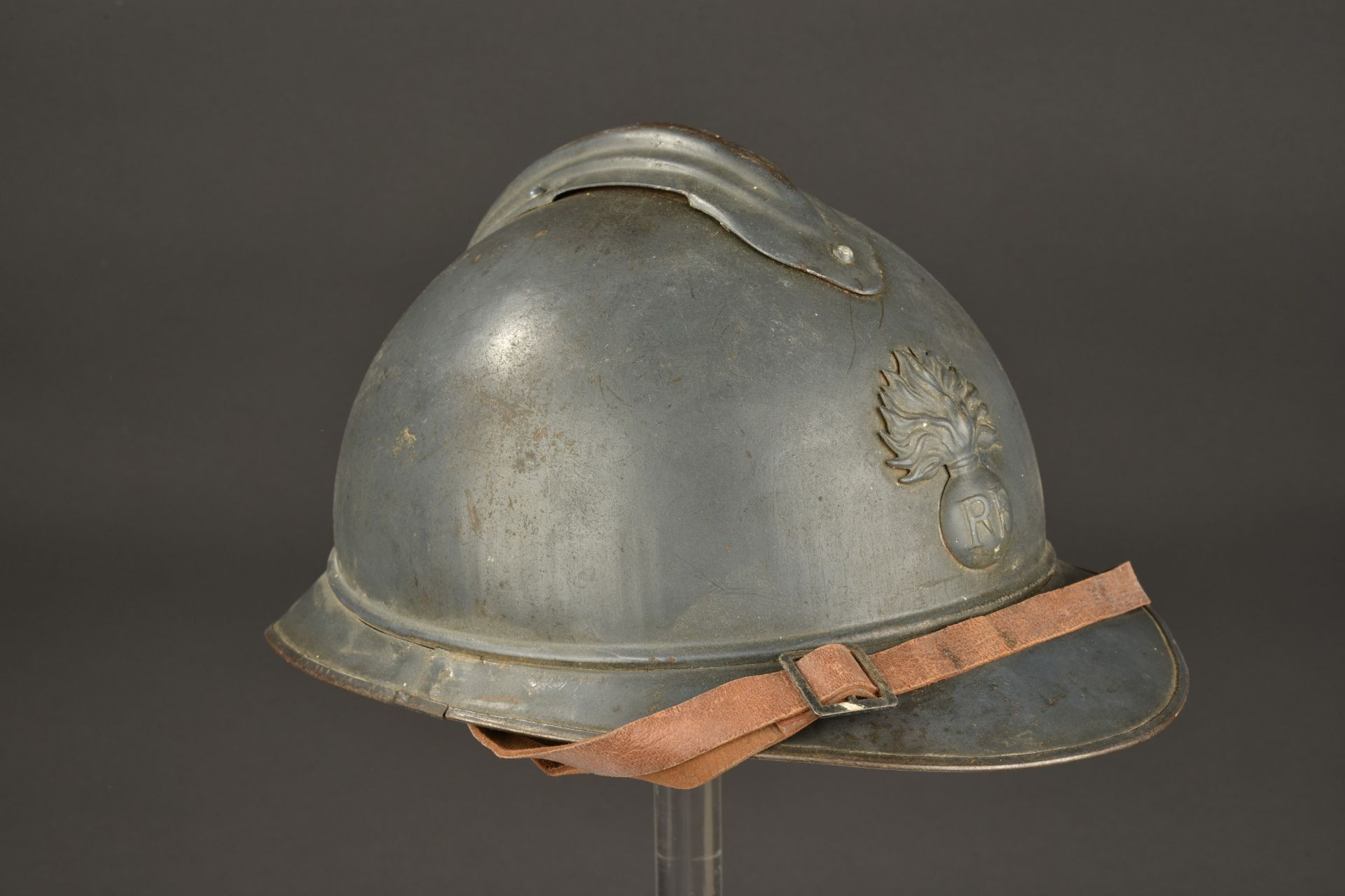 Casque Adrian 1915 infanterie. Adrian 1915 infantry helmet.  - Image 4 of 6
