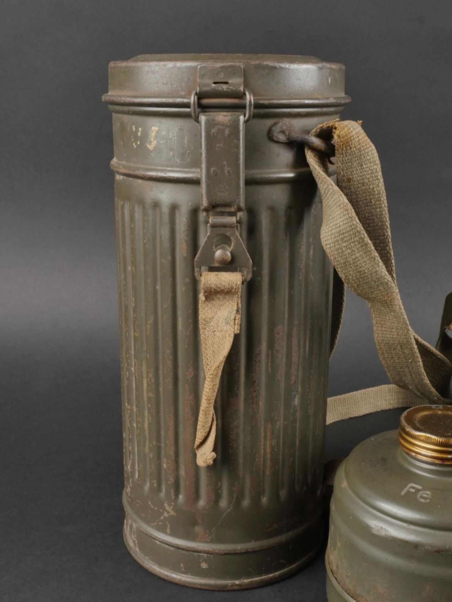 Masque anti gaz allemand. German anti-gas mask.  - Image 2 of 10