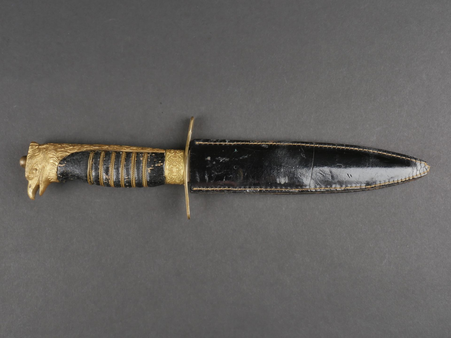 Dague a tete d'aigle. Dagger with eagle head.  - Bild 2 aus 10