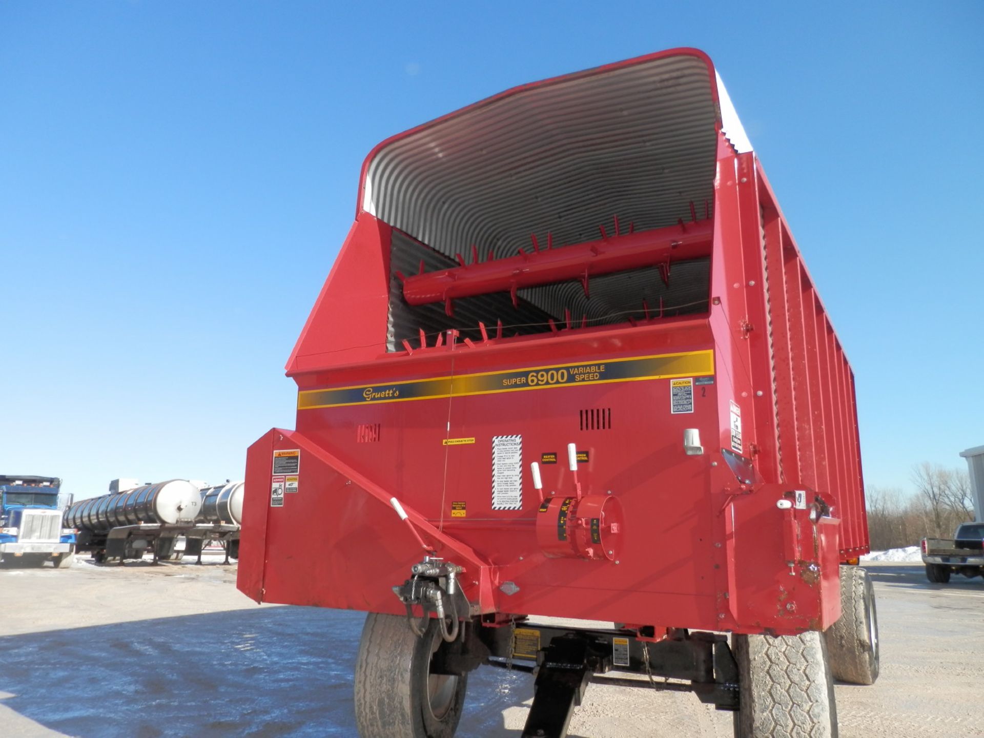 GRUETT SUPER 6900 20' LH FORAGE BOX-WAGON 2 - Image 2 of 16