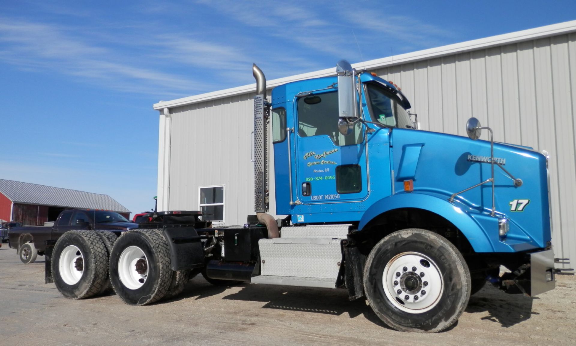 2012 KENWORTH T800 DAY CAB SEMI TRACTOR (TRUCK #17) - Image 4 of 18