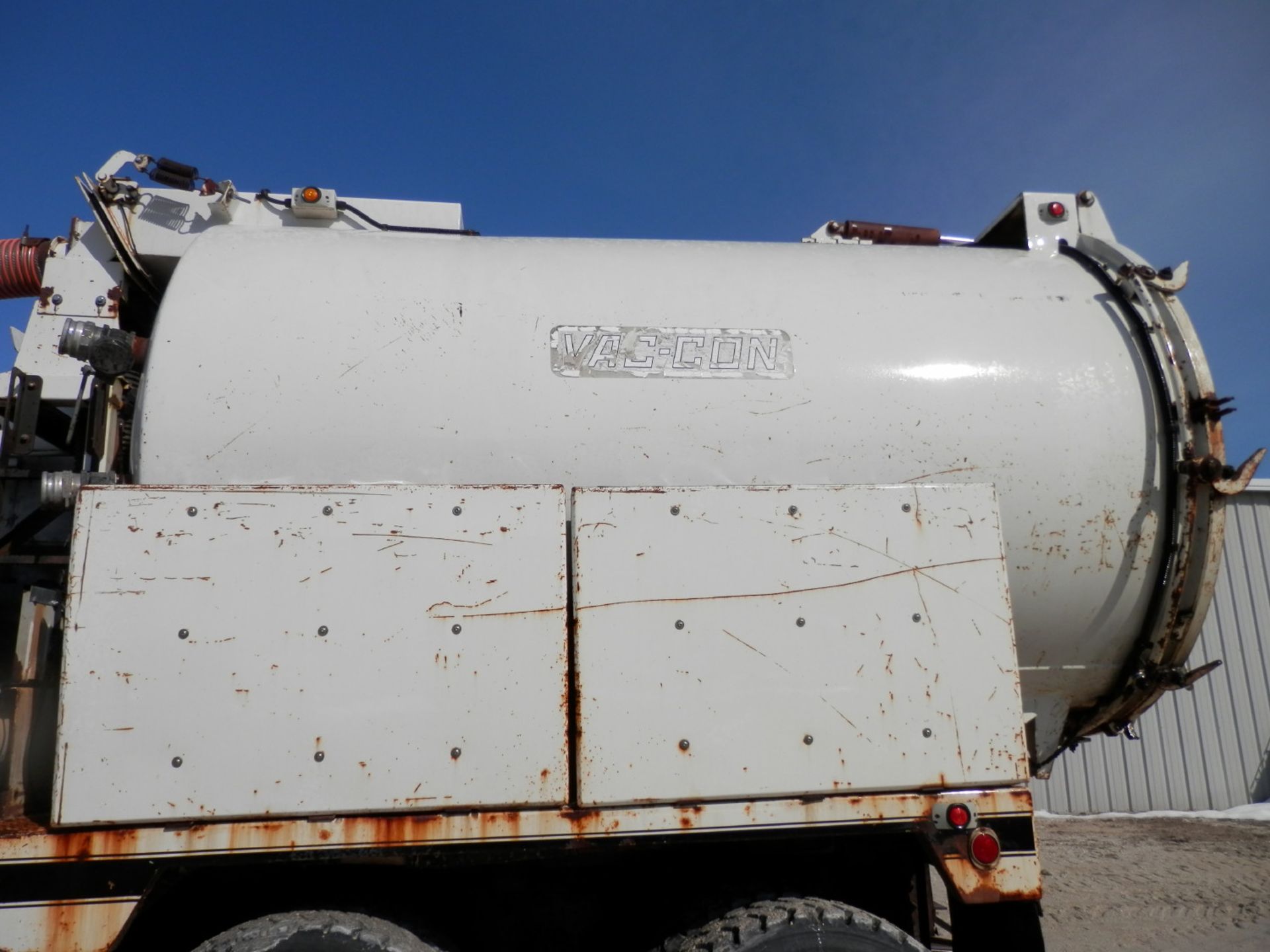 '99 IH NAVISTAR 2674 JETTER VAC TRUCK, VIN 1HTGLAHTXXH649104 - Image 8 of 17