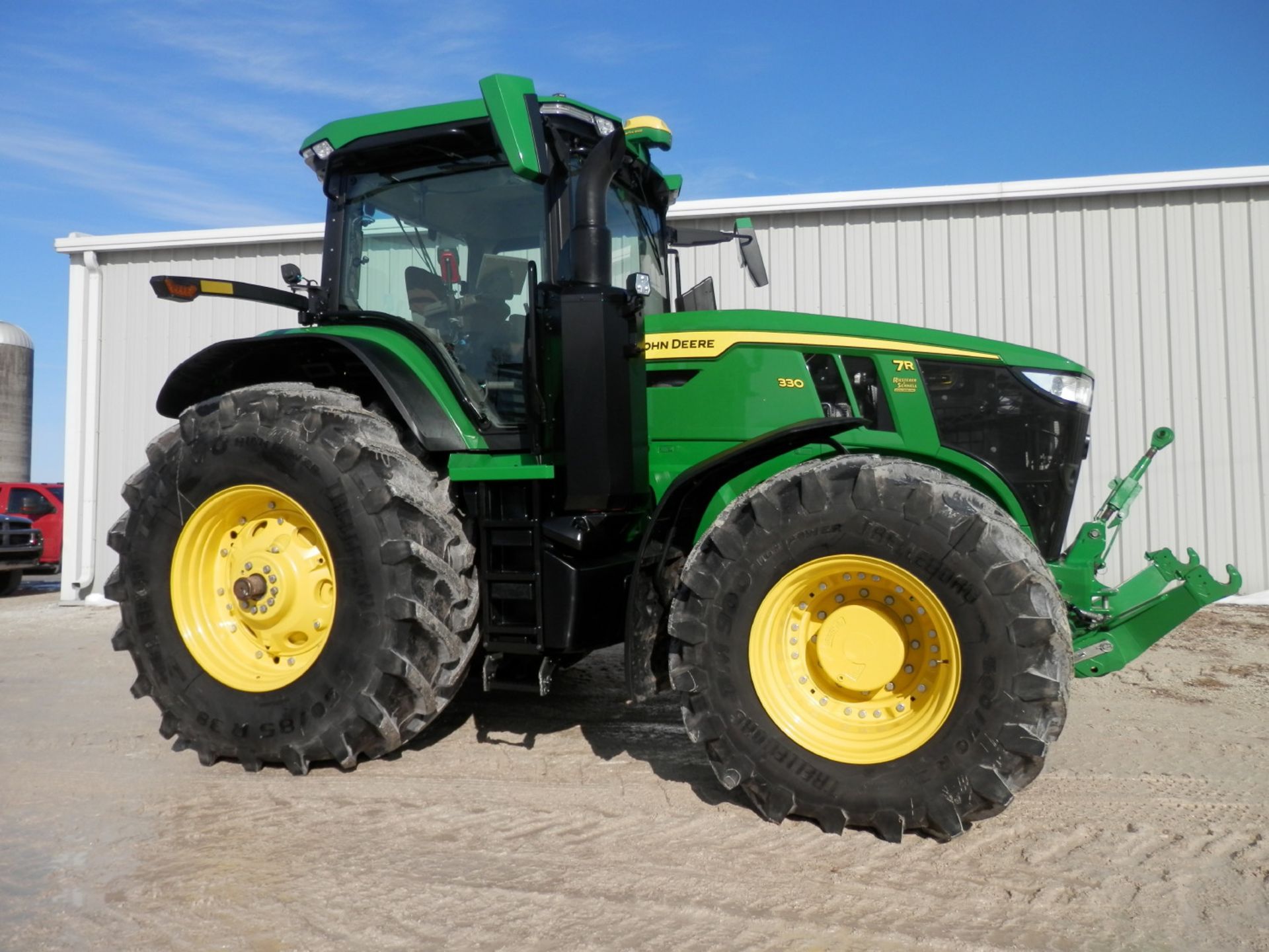 2022 JOHN DEERE 7R330 MFWD TRACTOR - Image 4 of 22