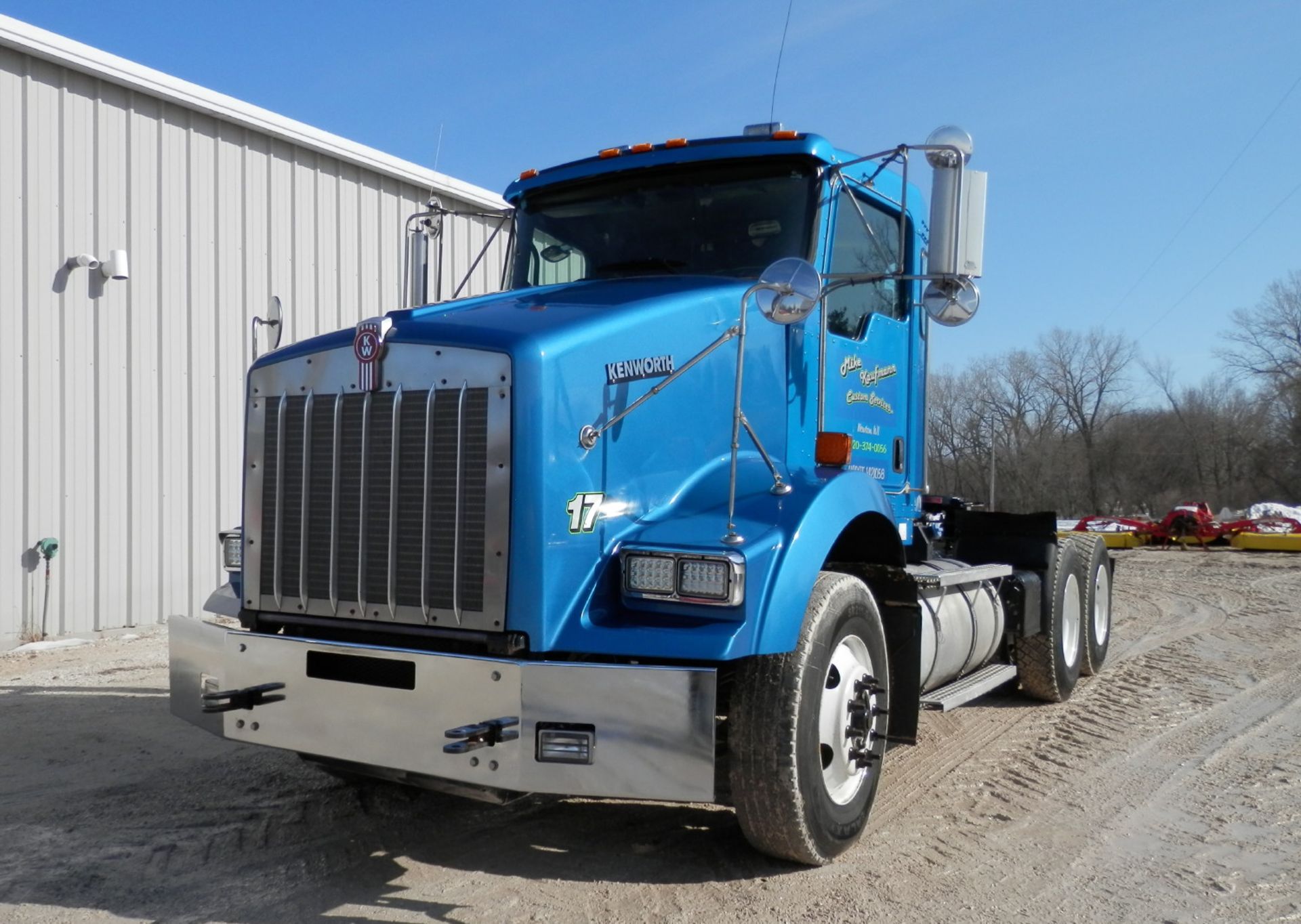 2012 KENWORTH T800 DAY CAB SEMI TRACTOR (TRUCK #17) - Image 2 of 18