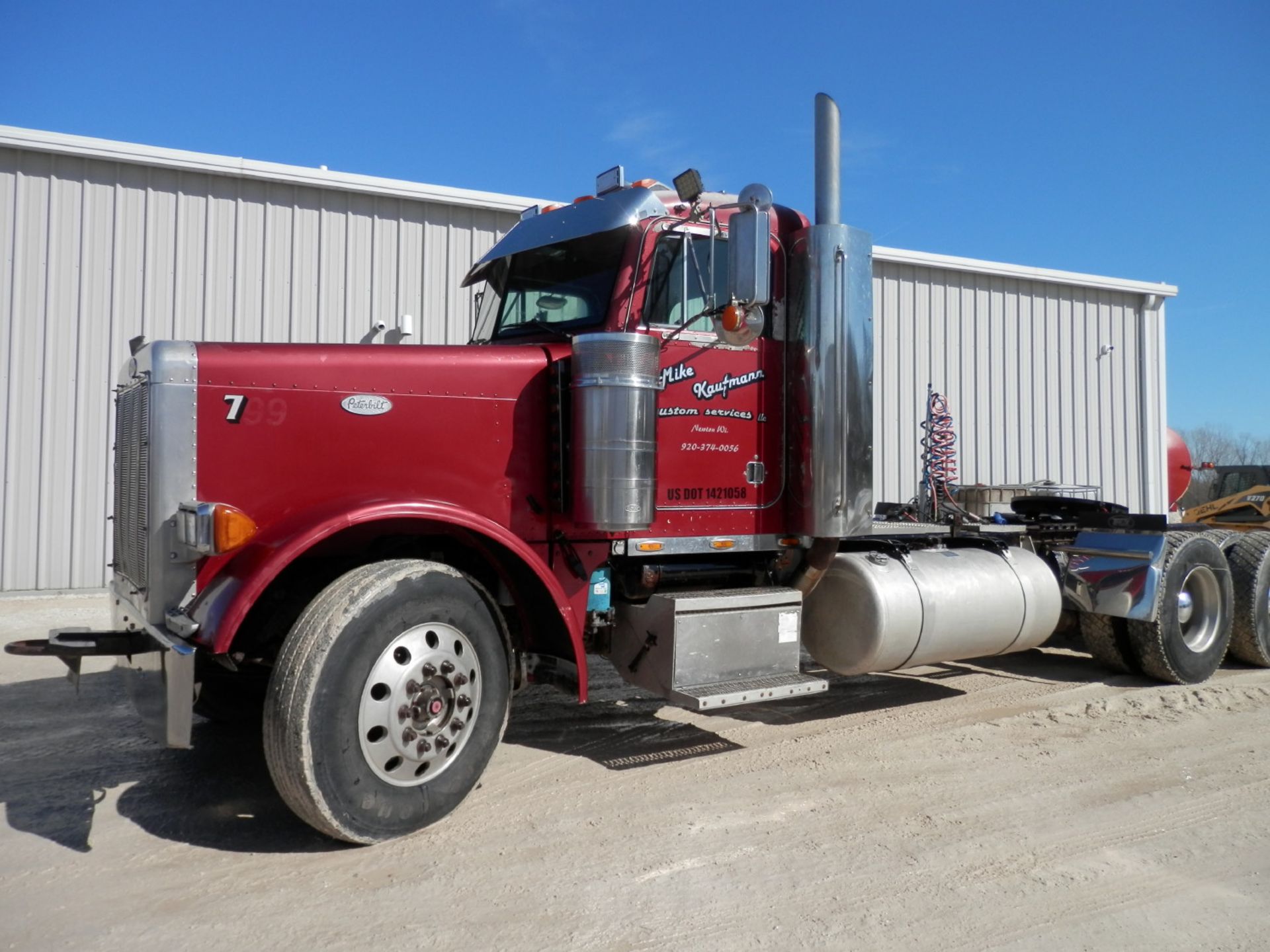 1996 PETERBILT 379 DAY CAB SEMI TRACTOR (TRUCK #7) - Image 5 of 17