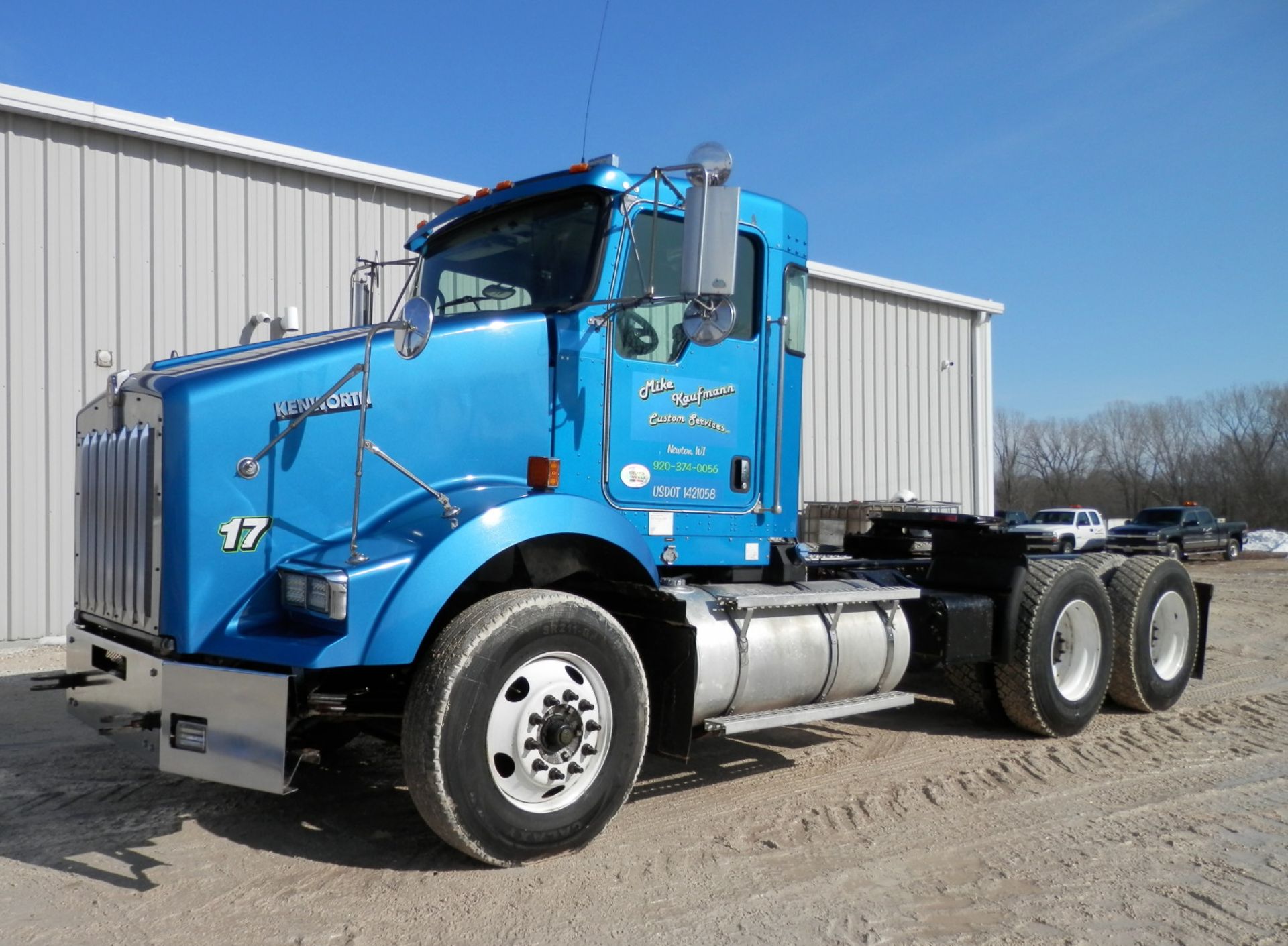 2012 KENWORTH T800 DAY CAB SEMI TRACTOR (TRUCK #17)