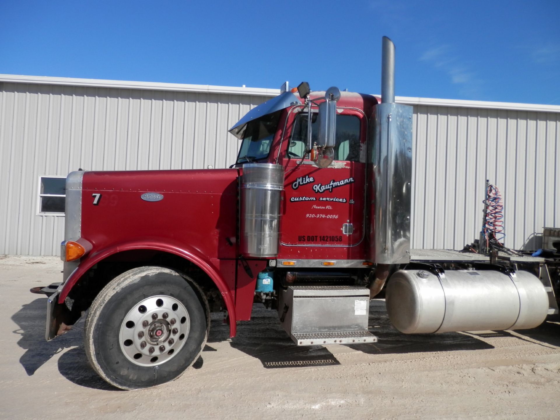 1996 PETERBILT 379 DAY CAB SEMI TRACTOR (TRUCK #7) - Image 6 of 17