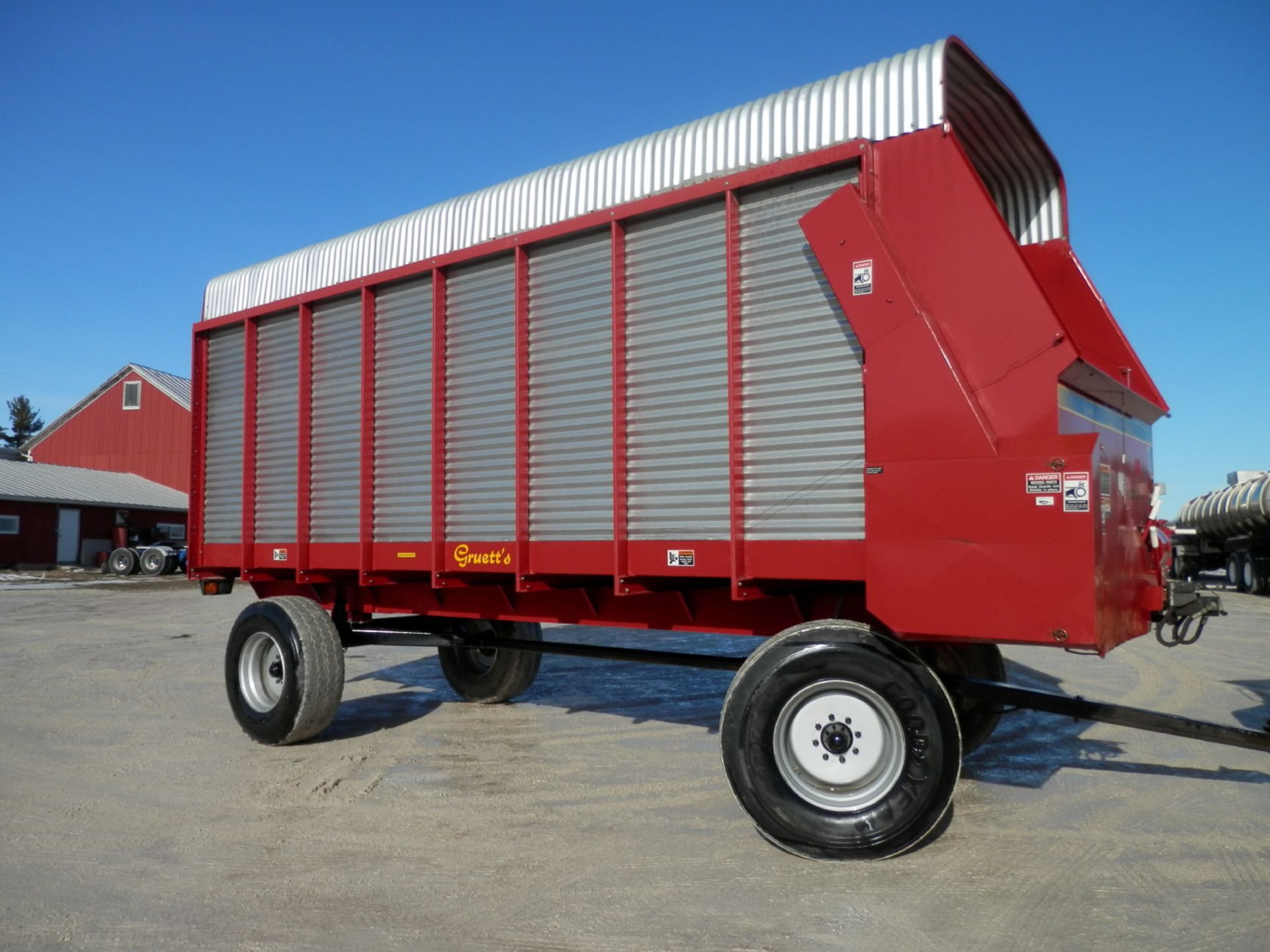 GRUETT SUPER 6900 20' LH FORAGE BOX-WAGON 2 - Image 5 of 16