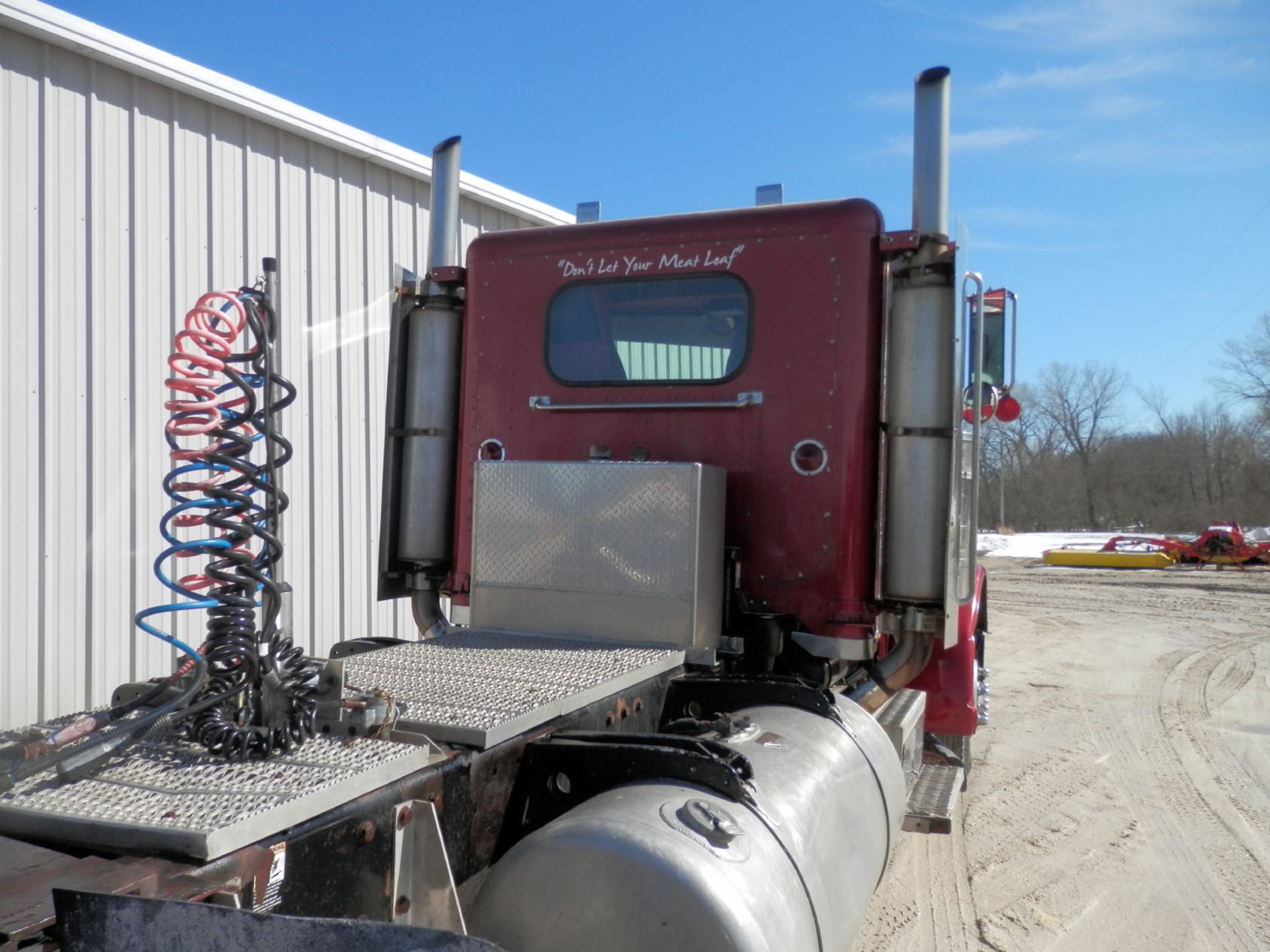 1996 PETERBILT 379 DAY CAB SEMI TRACTOR (TRUCK #7) - Image 4 of 17