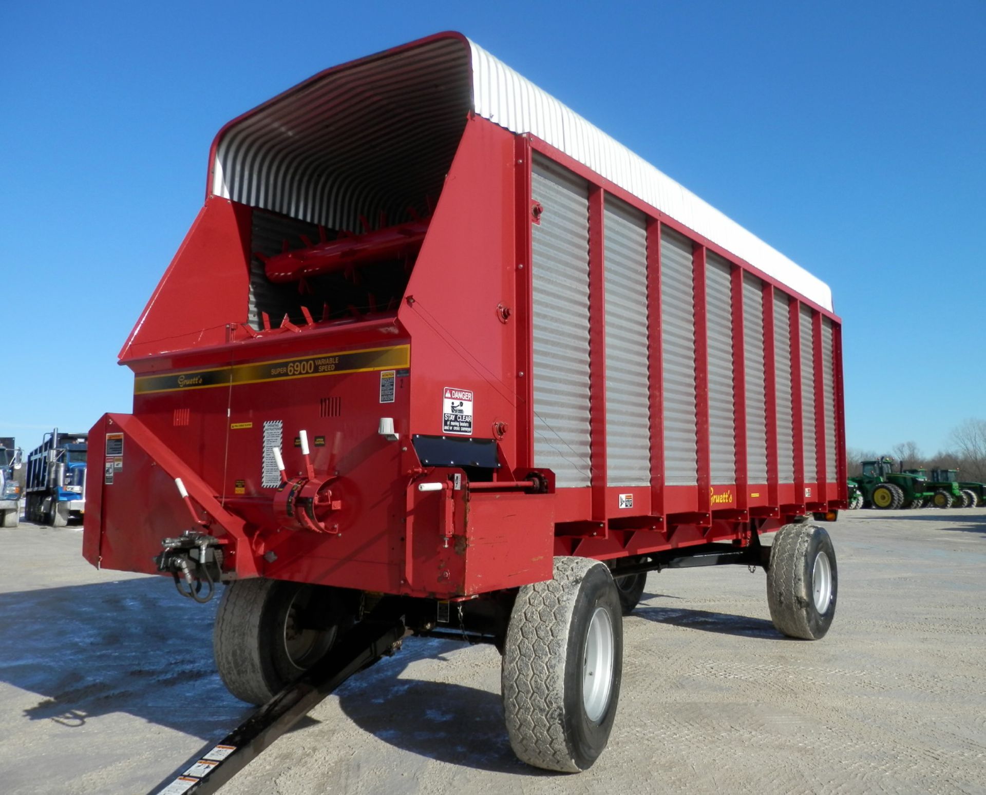 GRUETT SUPER 6900 20' LH FORAGE BOX-WAGON 2