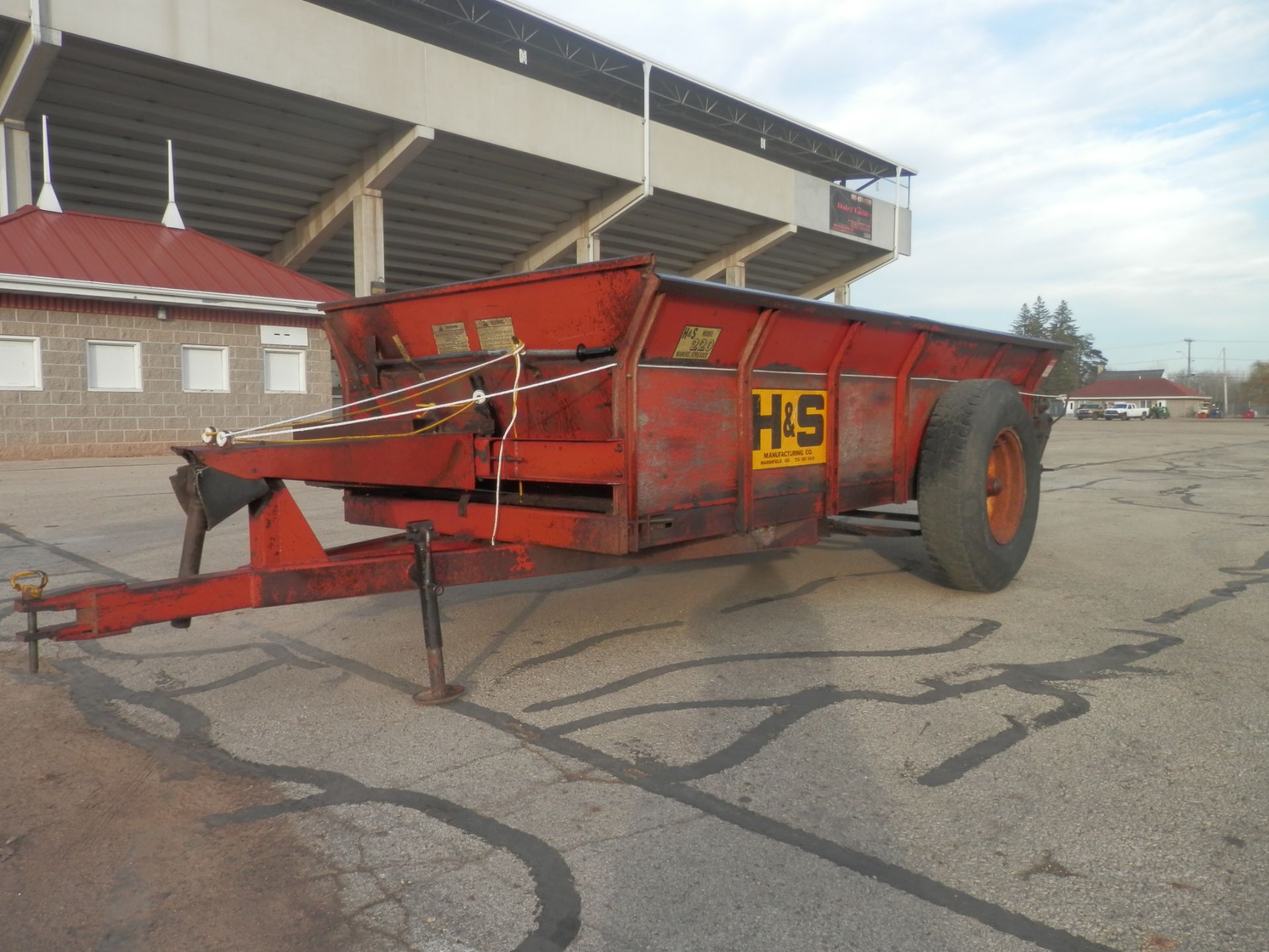 H&S 220 BOX MANURE SPREADER - Image 3 of 9