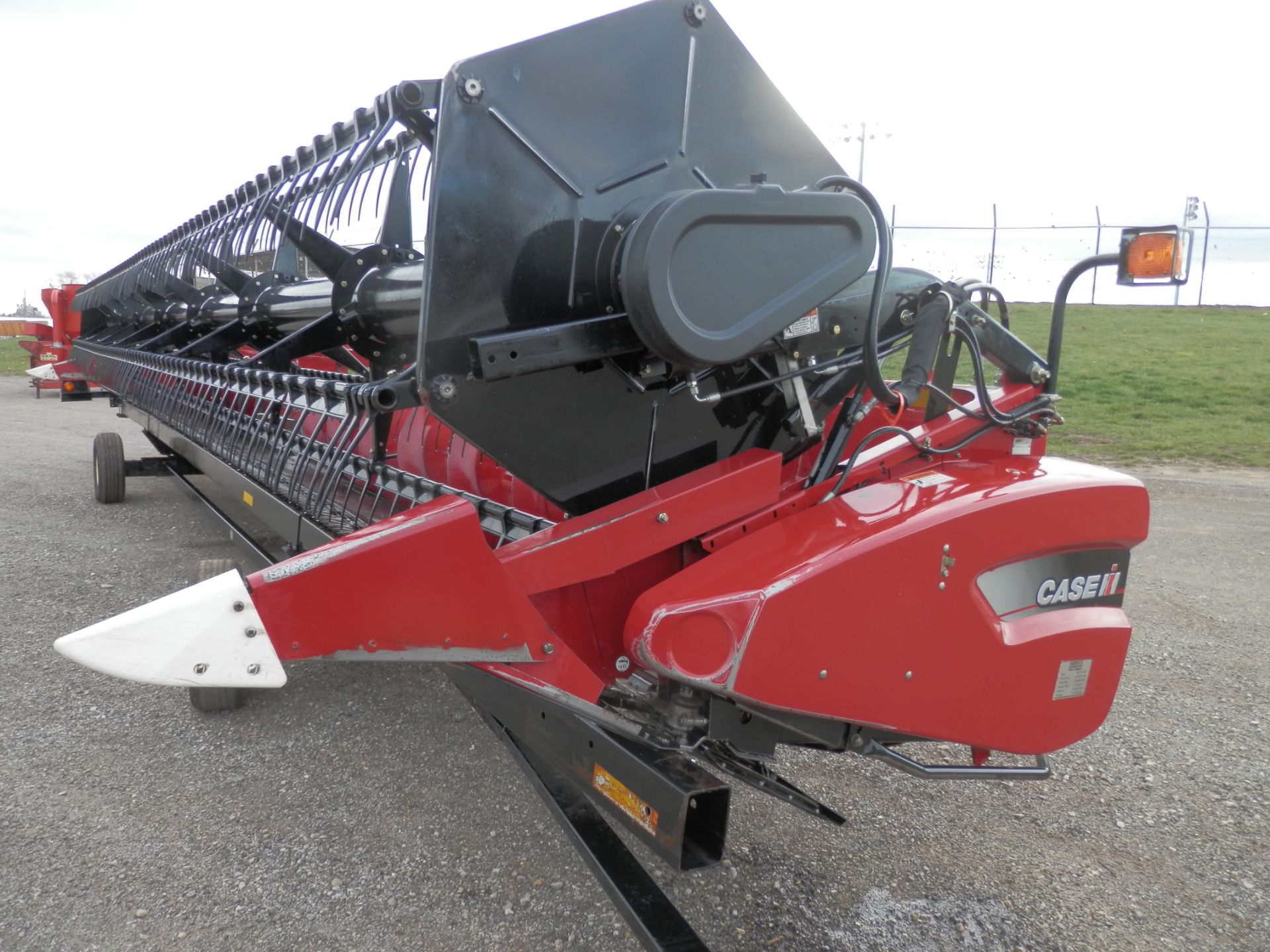 CASE IH 2020 35' GRAIN PLATFORM on J&M HEAD CARRIER - Image 12 of 14