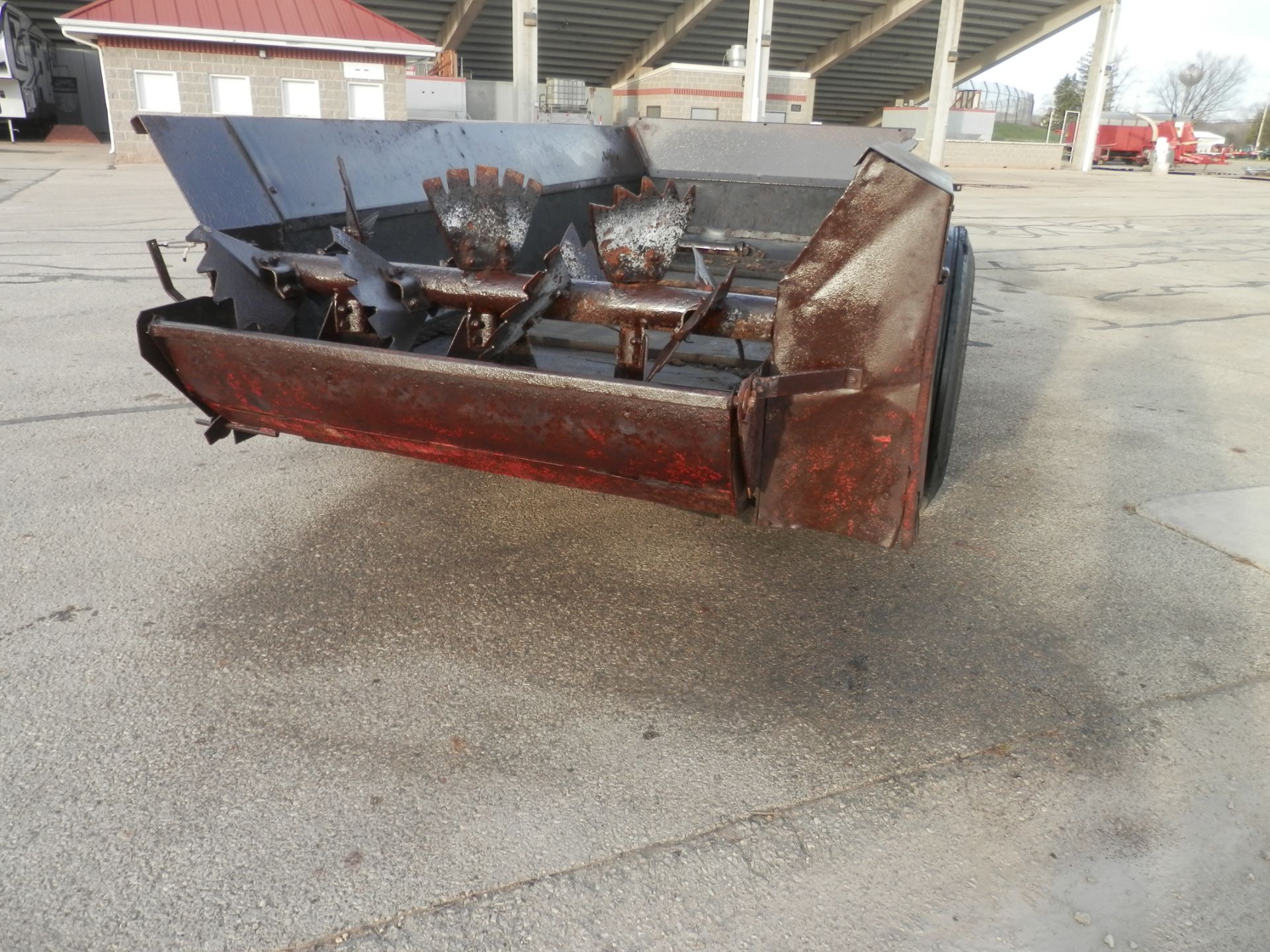 H&S 220 BOX MANURE SPREADER - Image 8 of 9