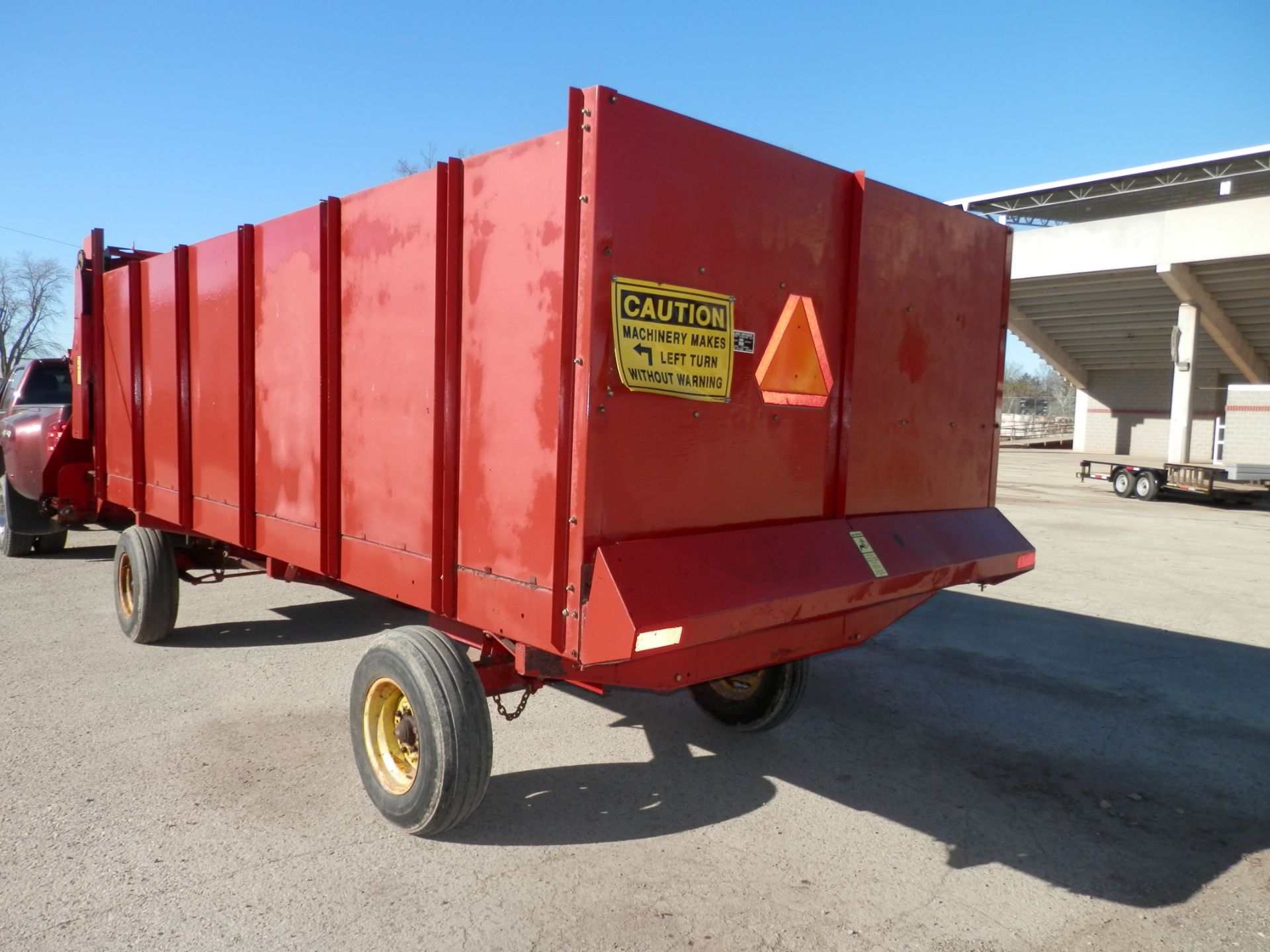 FORD NEW HOLLAND 716 16' CUT OFF FORAGE WAGON - Image 8 of 13