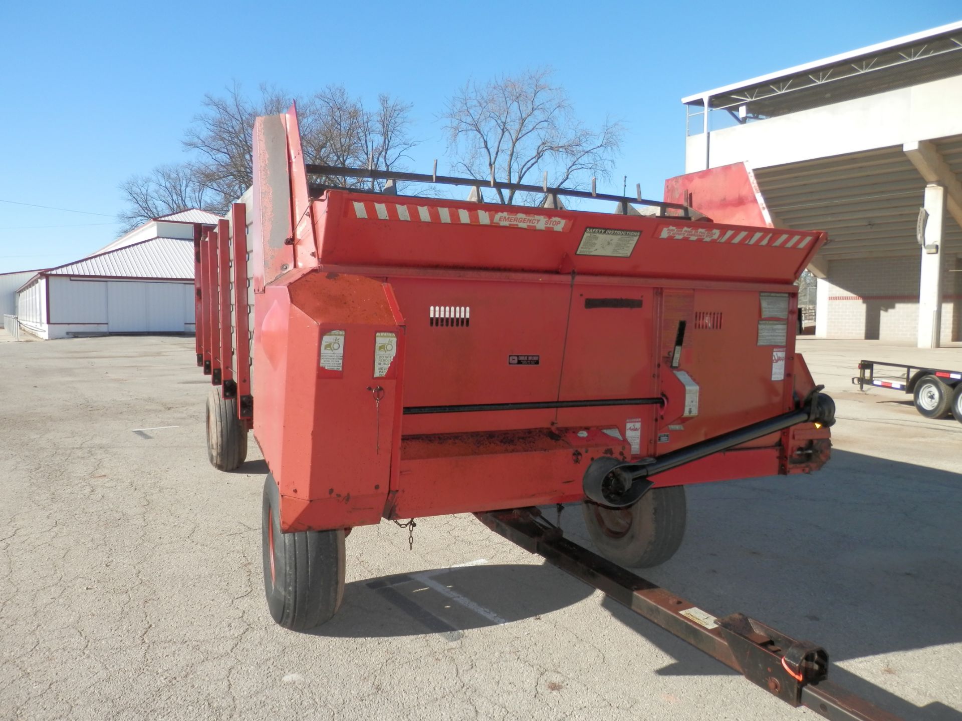 FORD NEW HOLLAND 716 16' CUT OFF FORAGE WAGON - Image 5 of 13