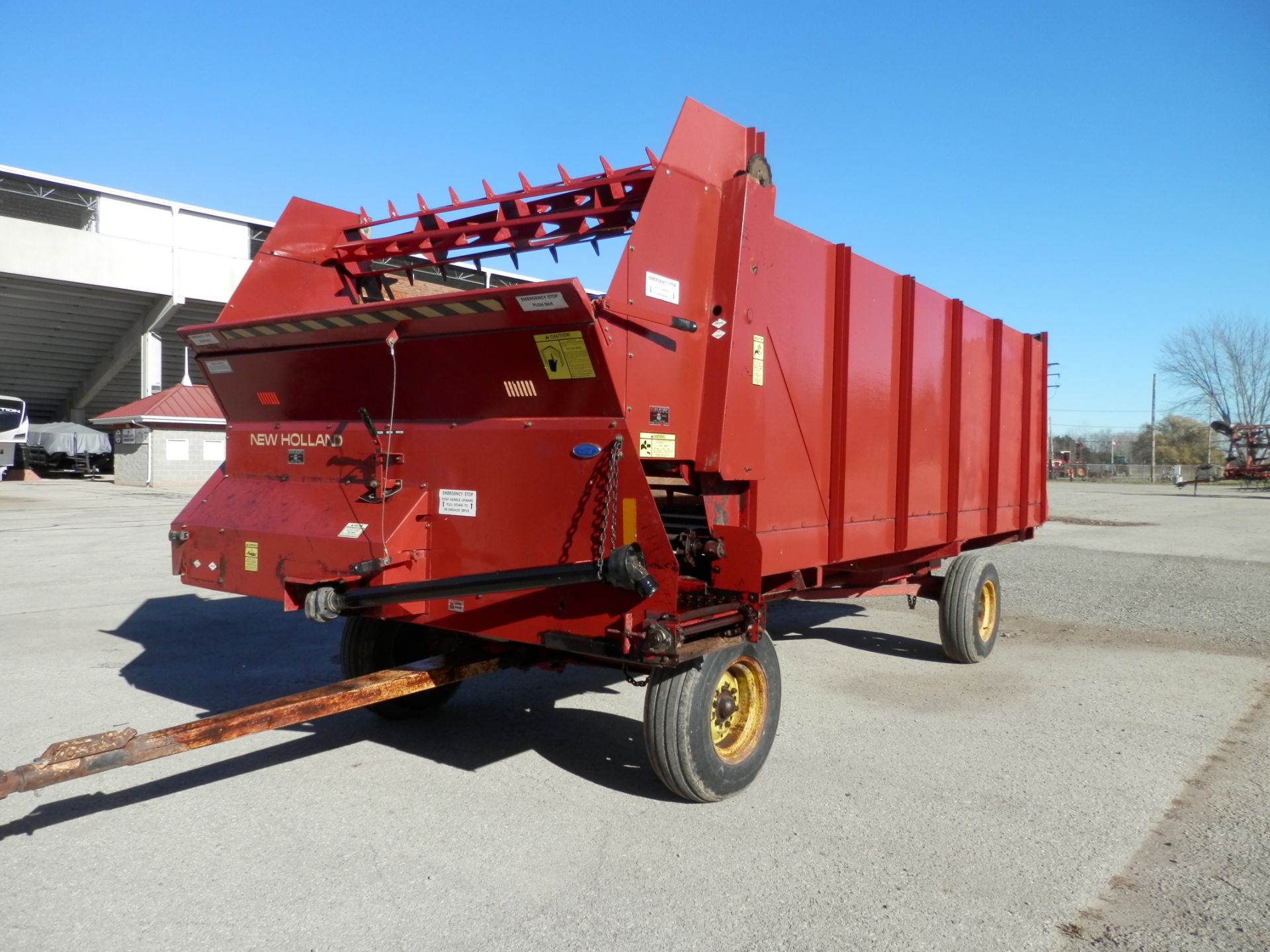 FORD NEW HOLLAND 716 16' CUT OFF FORAGE WAGON