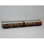 A Hornby Dublo pre-war Articulated Coach set. Both coaches in ex-plus condition. The normal faint